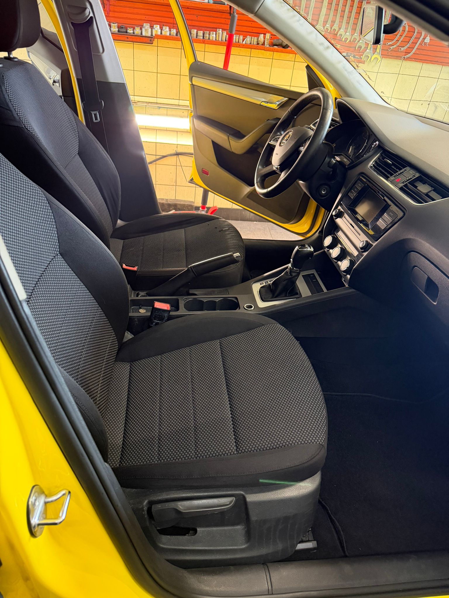 SKODA Octavia Combi 1.4 TSI Ambition DSG-image-5