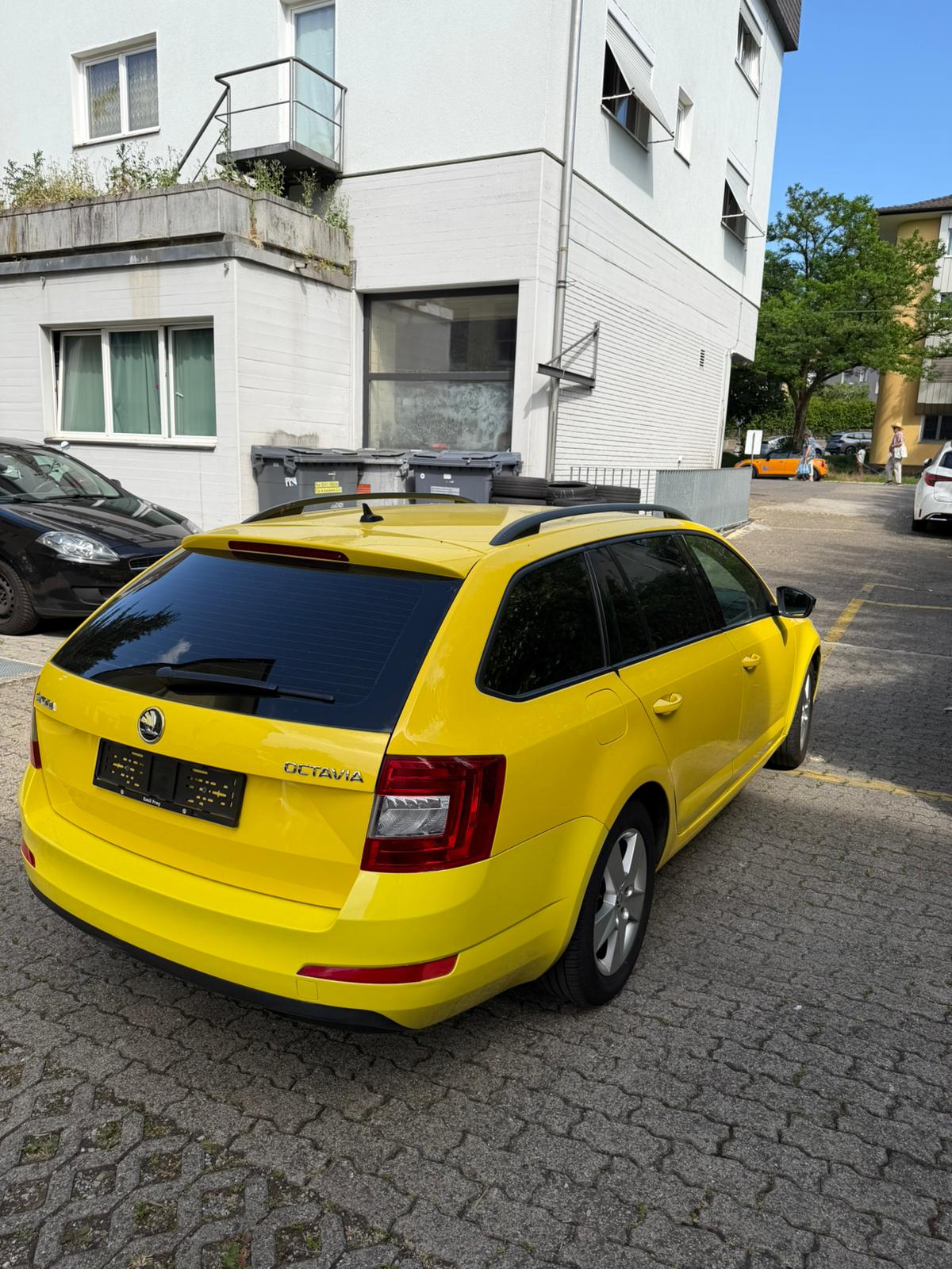 SKODA Octavia Combi 1.4 TSI Ambition DSG-image-2