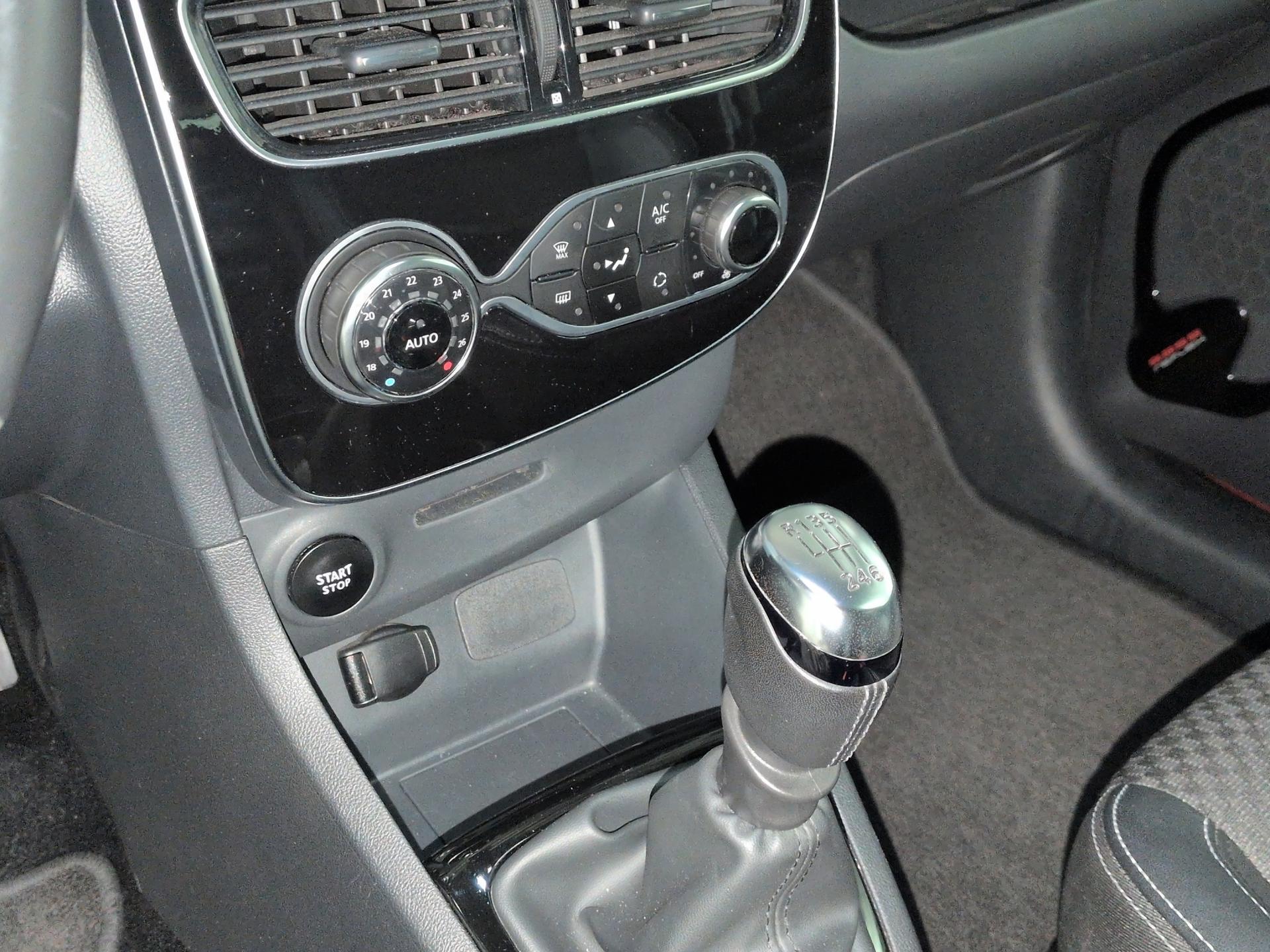 RENAULT Clio Grandtour 1.2 16V T Intens-image-11