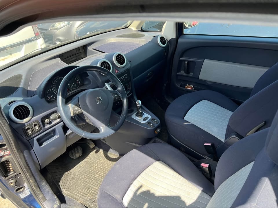 PEUGEOT 1007 1.4 Sporty 2-Tronic-image-8