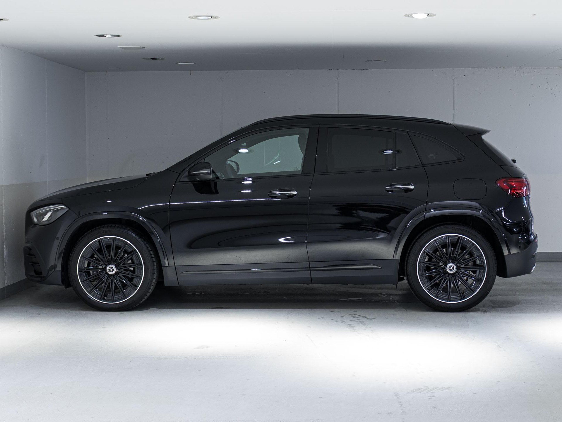 MERCEDES-BENZ GLA 220 d 4MATIC-image-4