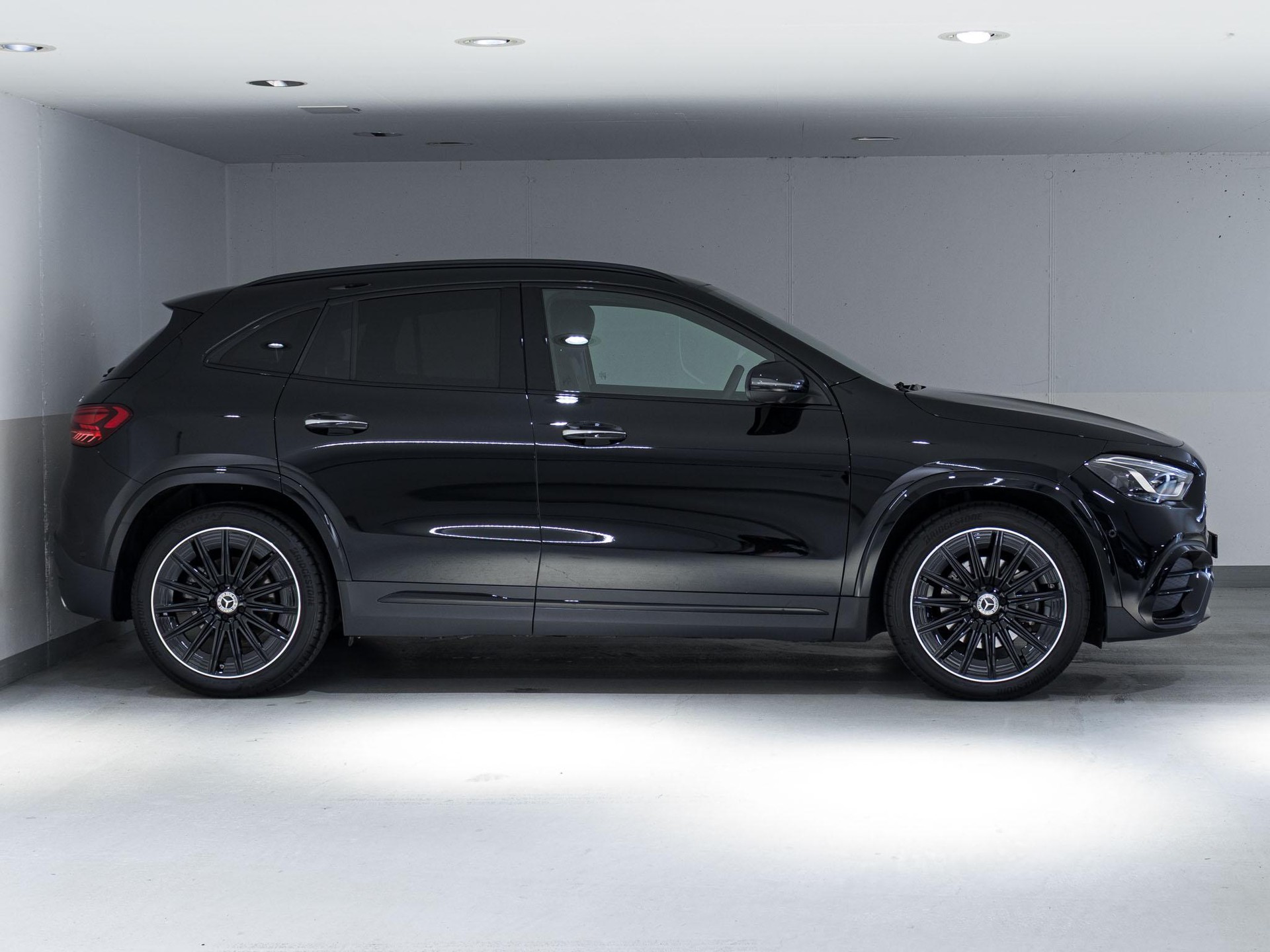 MERCEDES-BENZ GLA 220 d 4MATIC-image-1