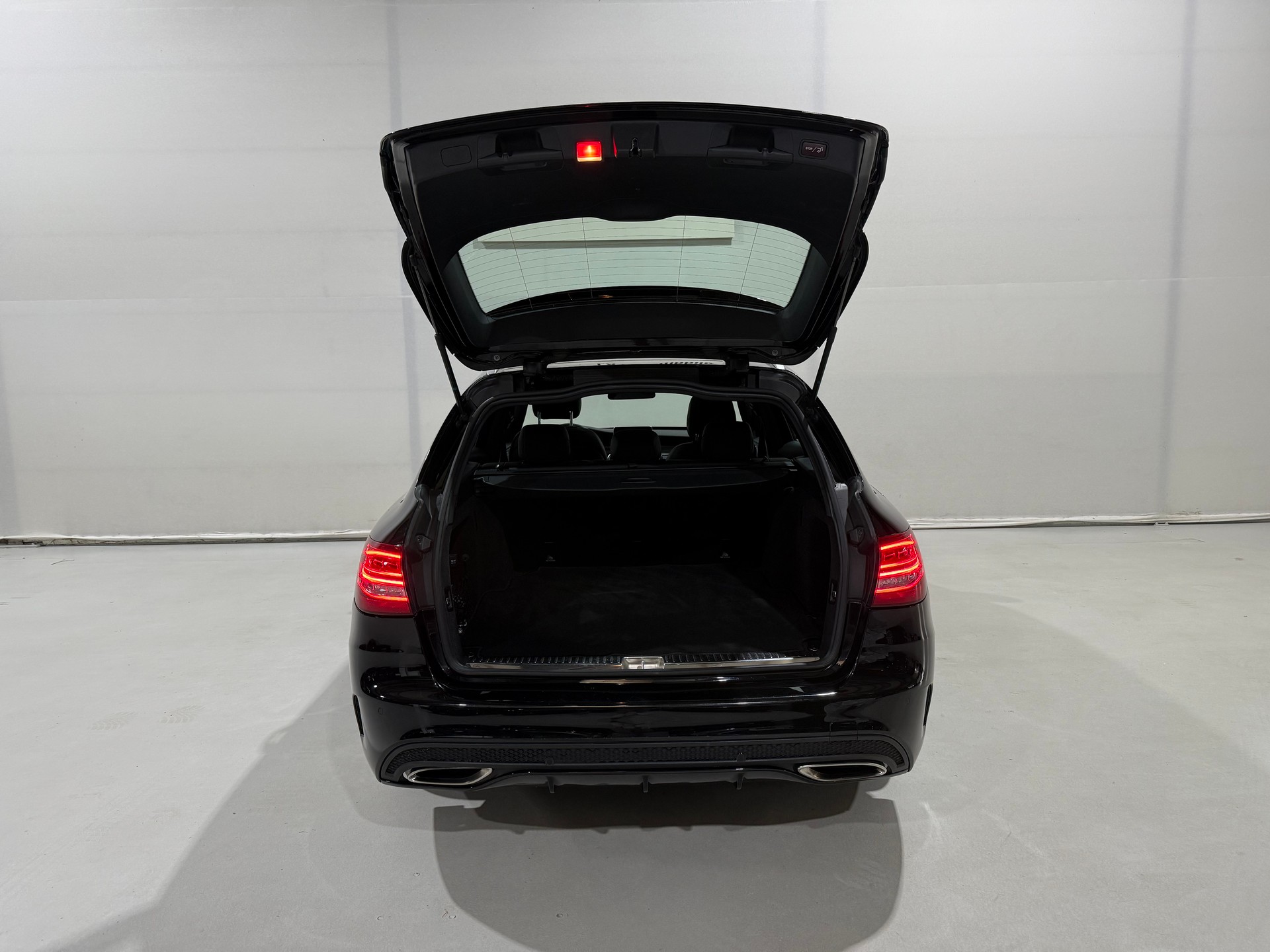 MERCEDES-BENZ C 200 AMG Line 4Matic 7G-Tronic-image-9