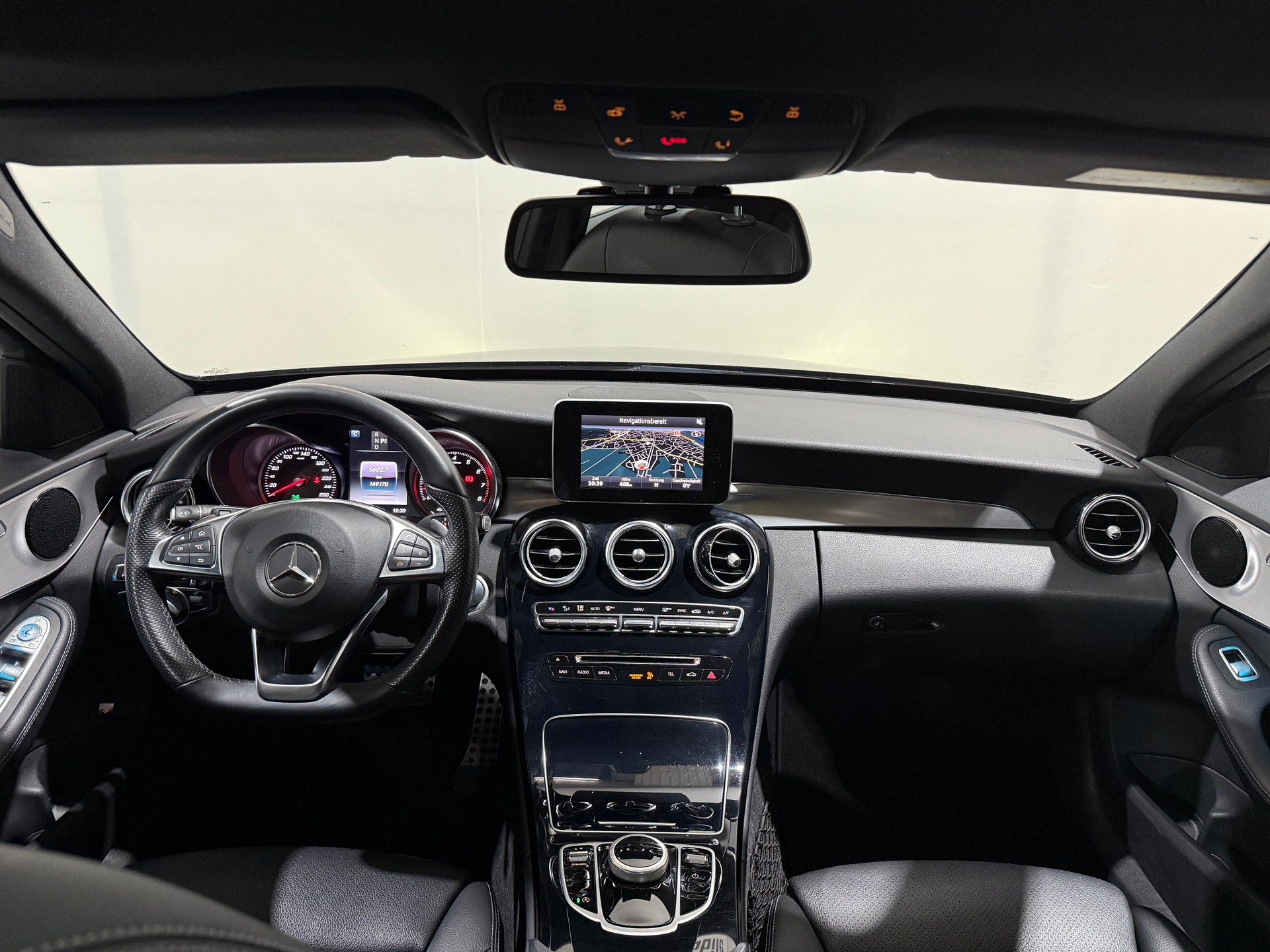 MERCEDES-BENZ C 200 AMG Line 4Matic 7G-Tronic-image-10