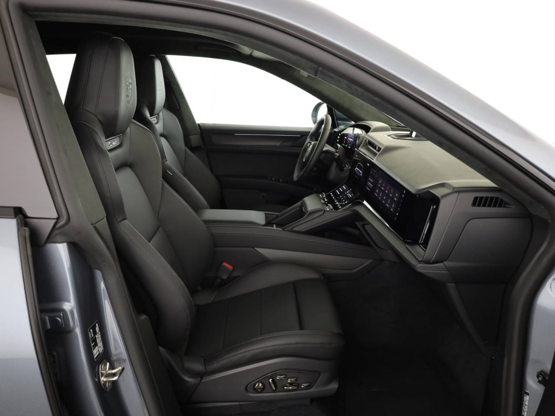 PORSCHE Cayenne Turbo Electric-image-12