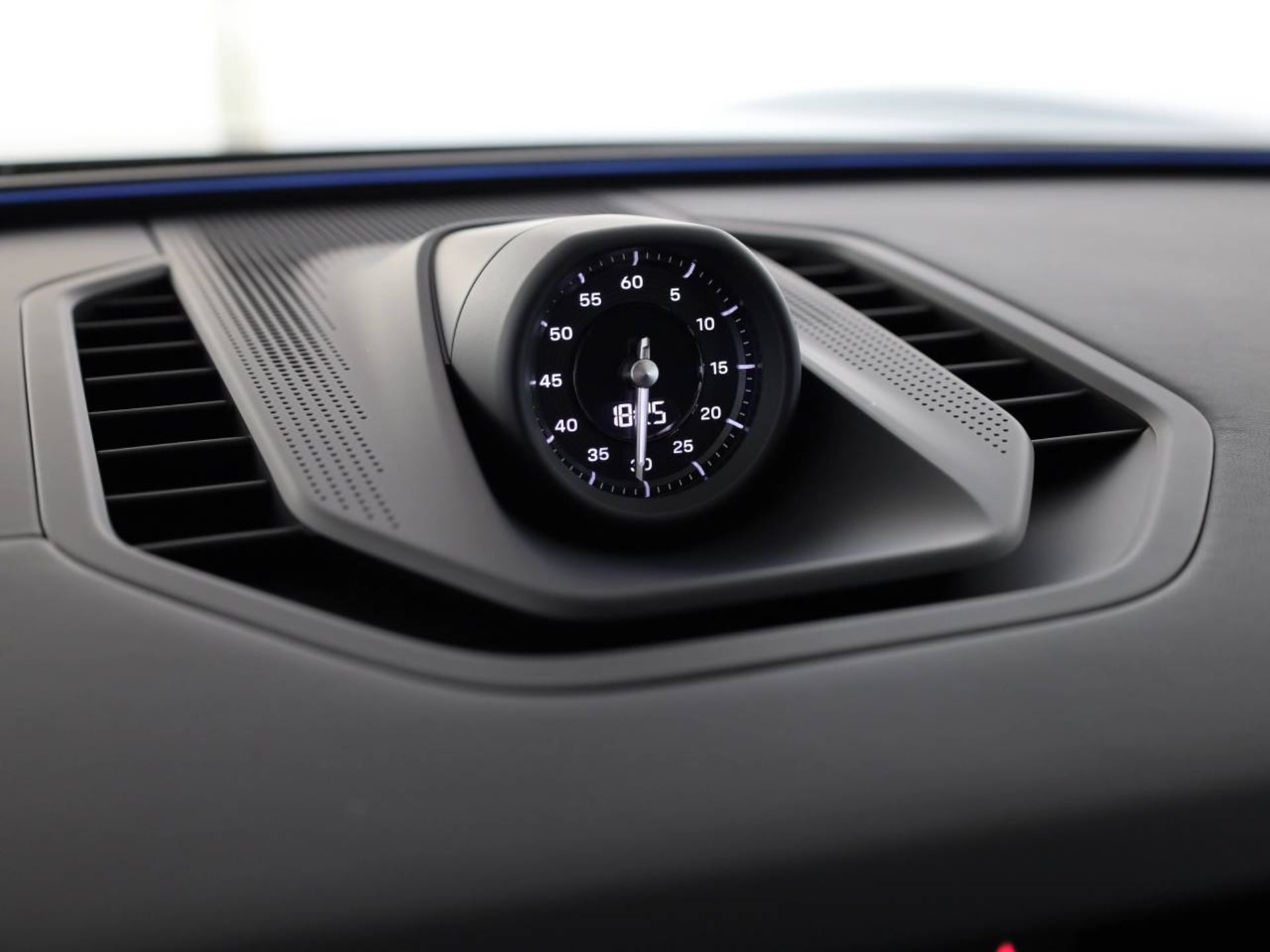PORSCHE Cayenne Turbo Electric-image-14