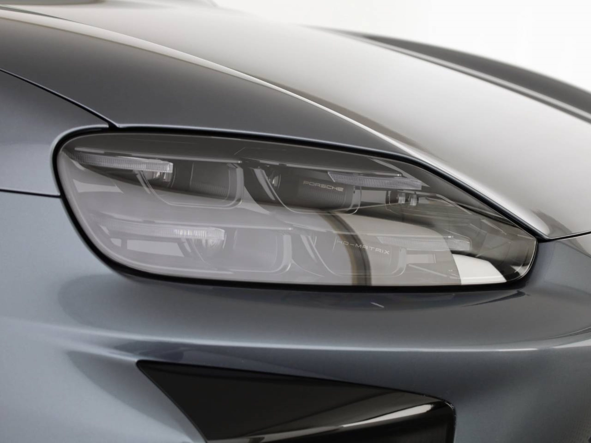 PORSCHE Cayenne Turbo Electric-image-7