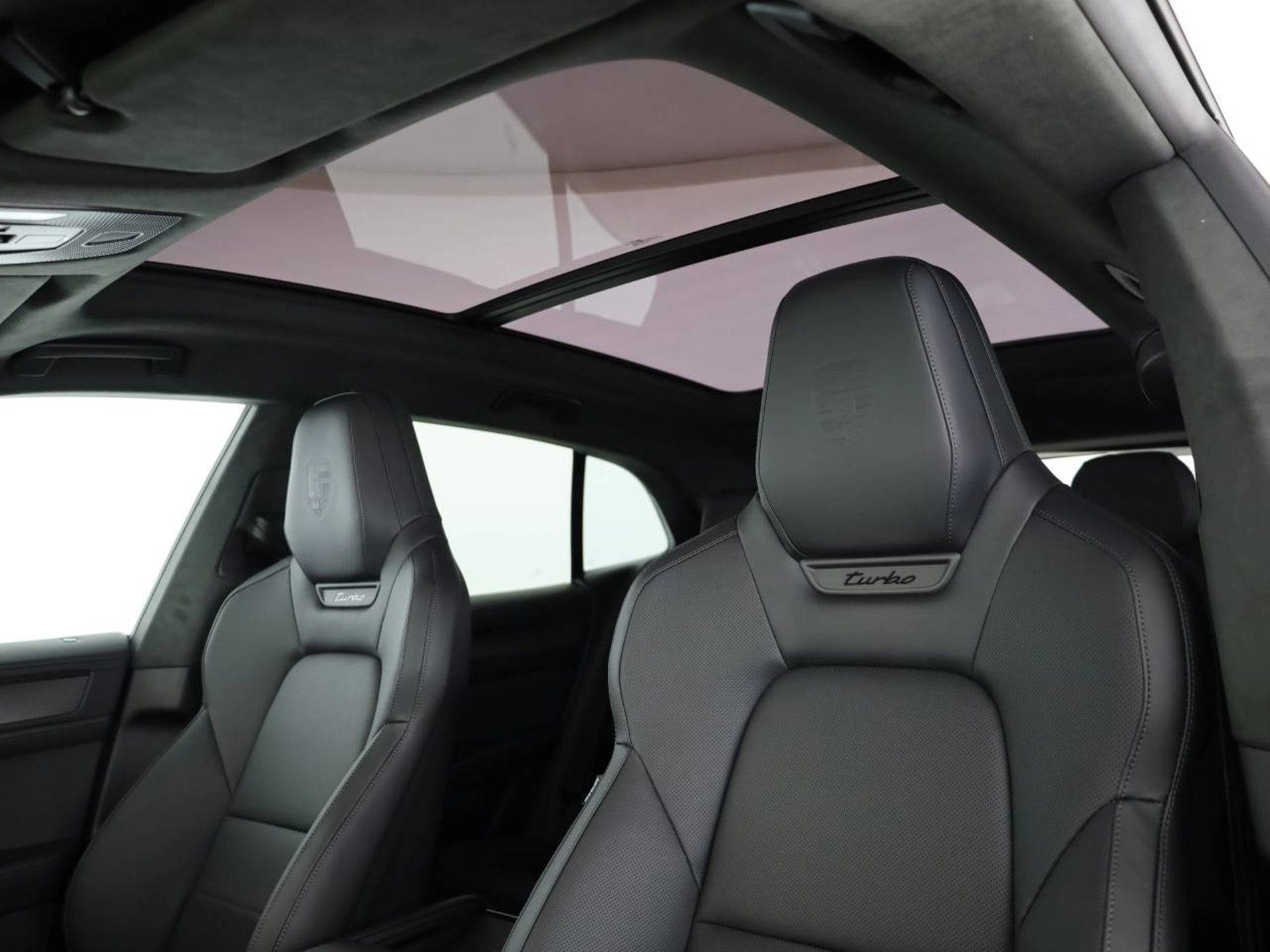 PORSCHE Cayenne Turbo Electric-image-16