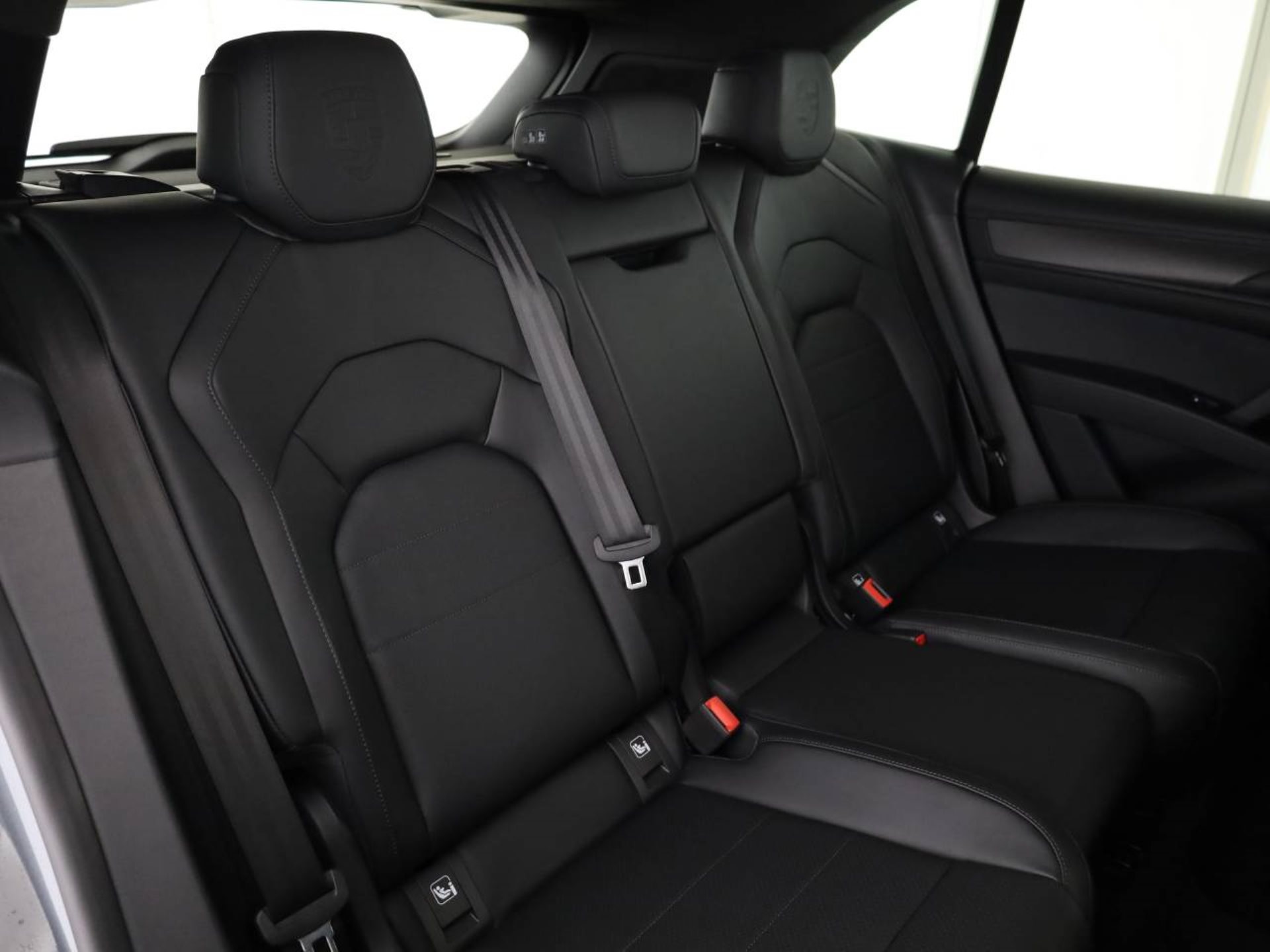 PORSCHE Cayenne Turbo Electric-image-17