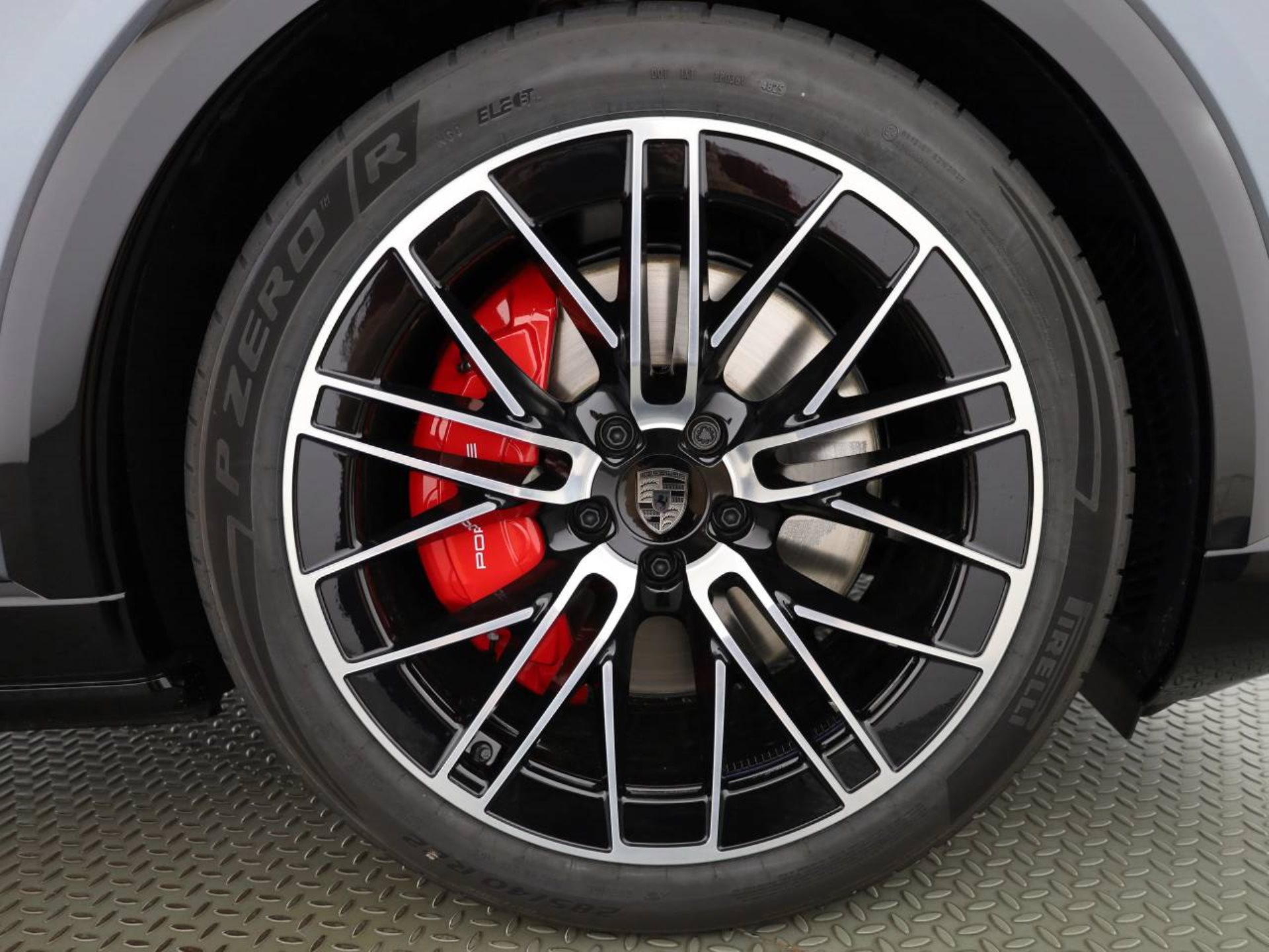 PORSCHE Cayenne Turbo Electric-image-8