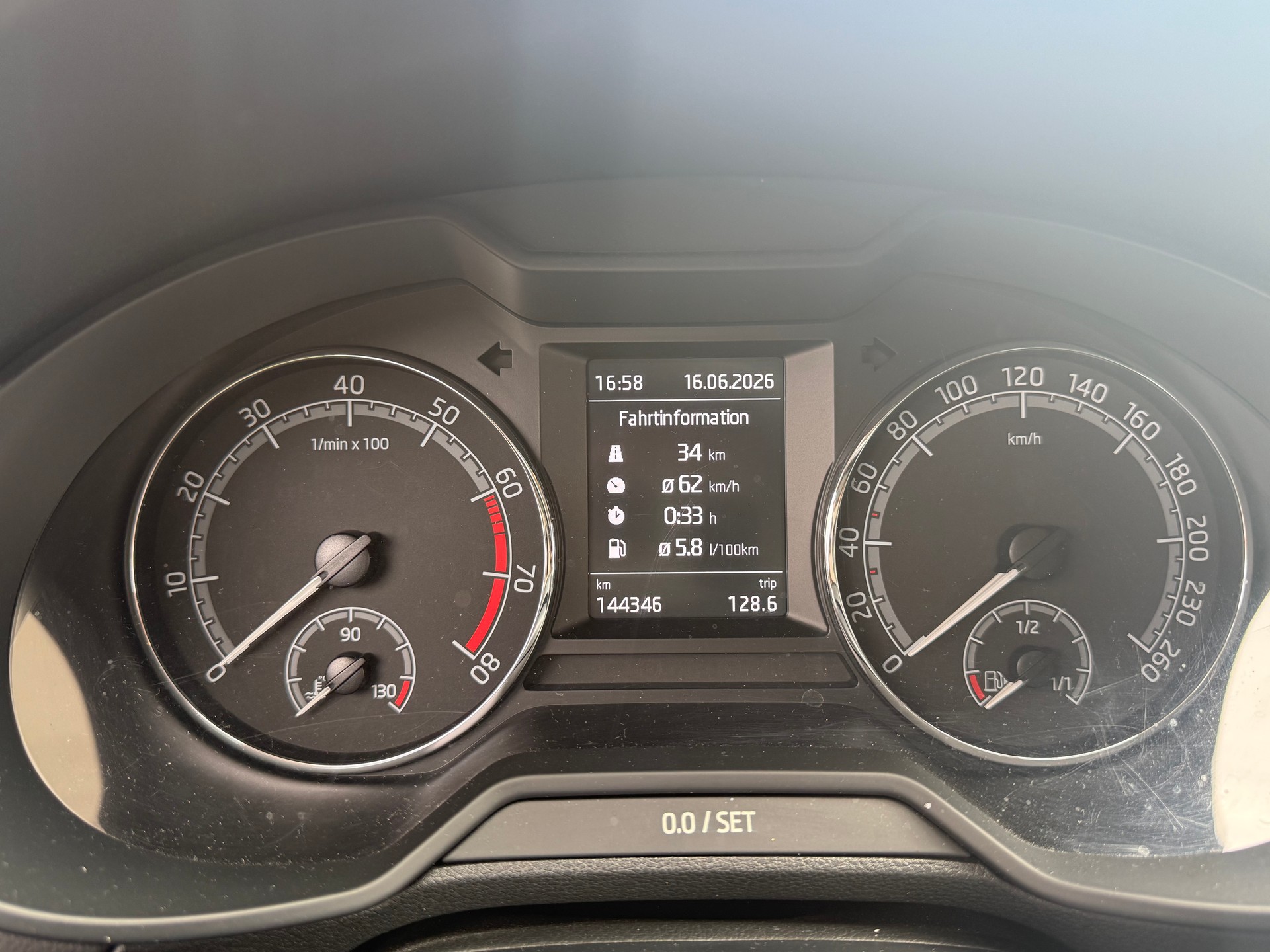 SKODA Octavia Combi 1.5 TSI Clever-image-14