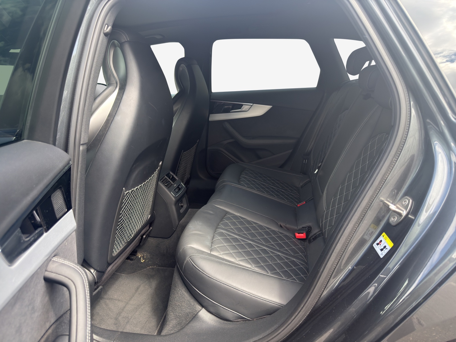 AUDI A4 Avant 40 TDI S line Attraction quattro S-tronic-image-11