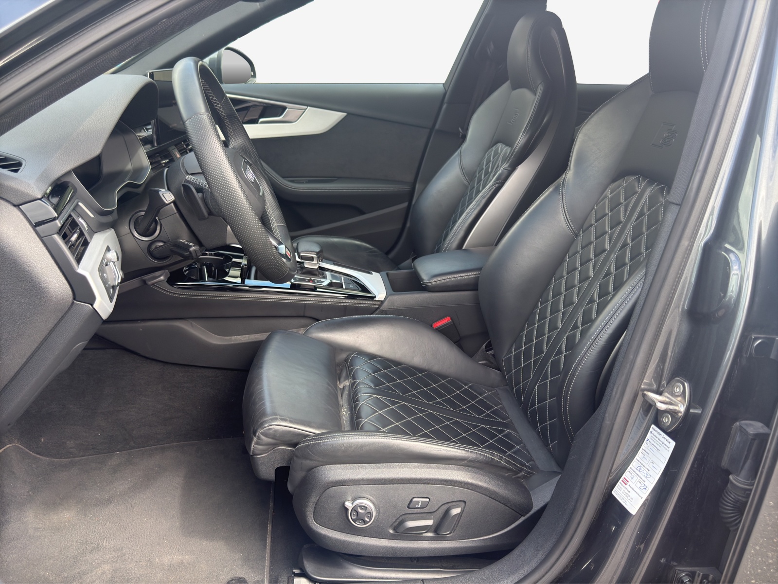 AUDI A4 Avant 40 TDI S line Attraction quattro S-tronic-image-7