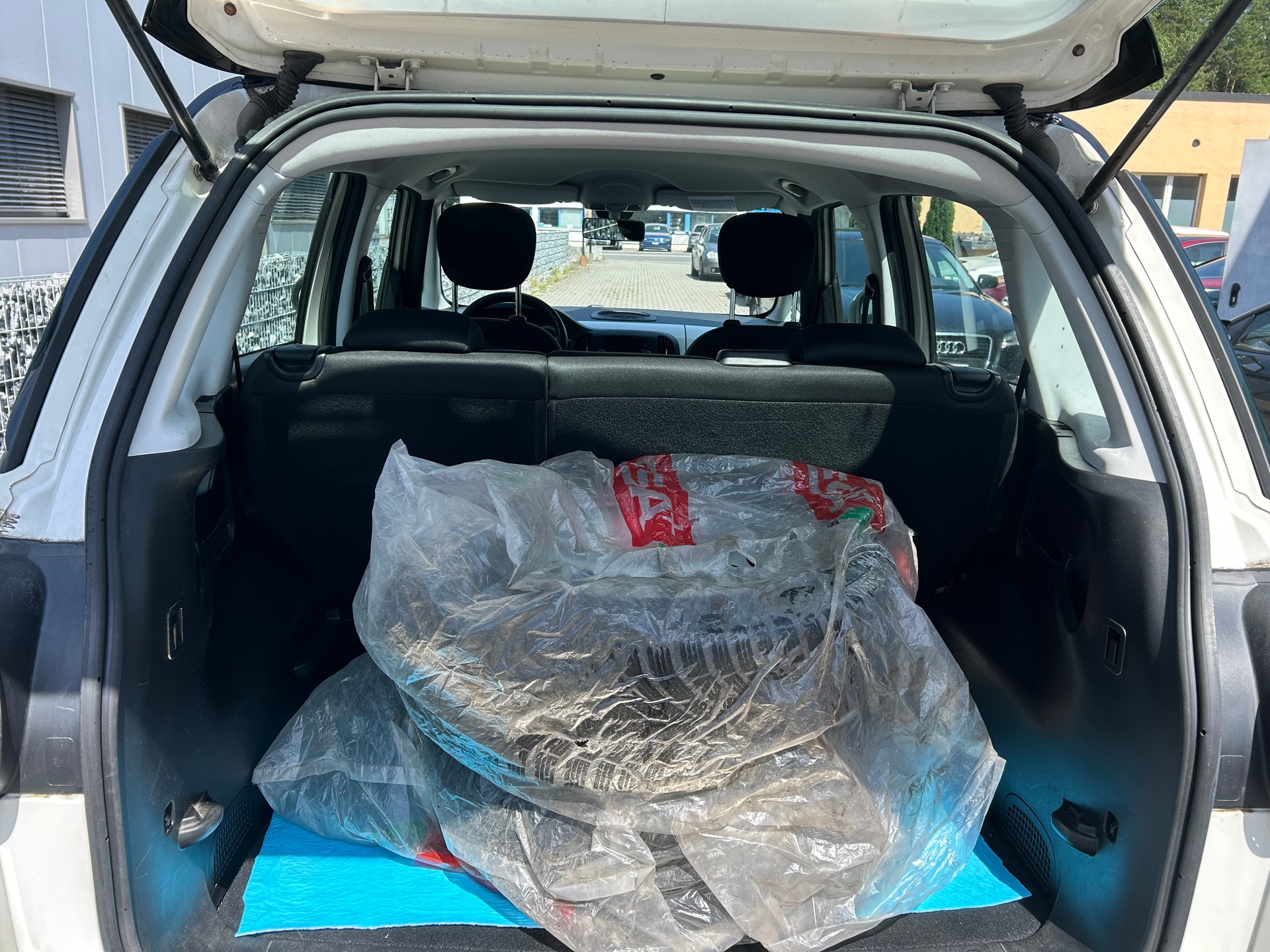 FIAT 500L 1.6 JTD Pop Star-image-9