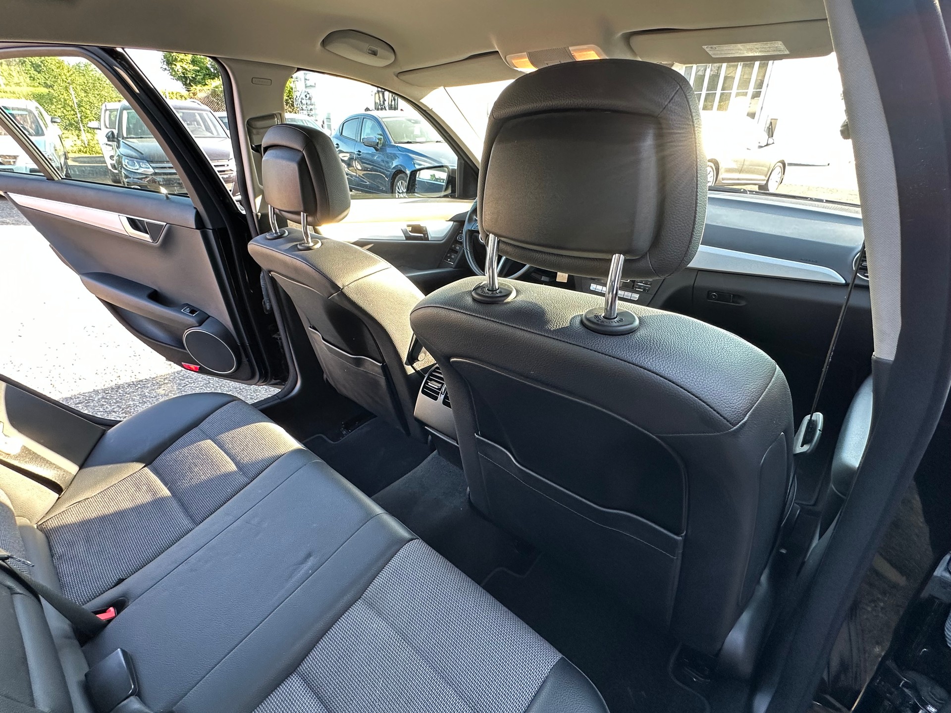 MERCEDES-BENZ C 200 Avantgarde-image-14