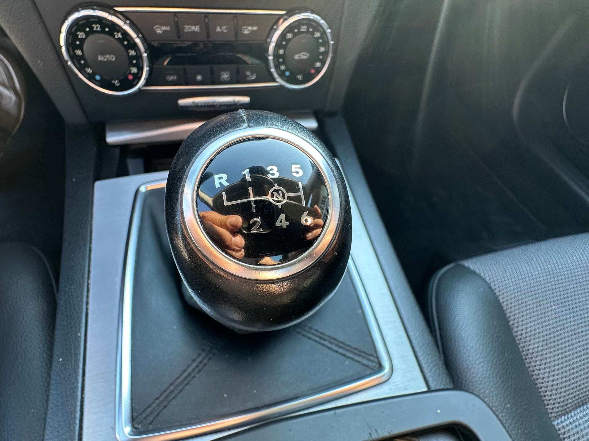 MERCEDES-BENZ C 200 Avantgarde-image-17