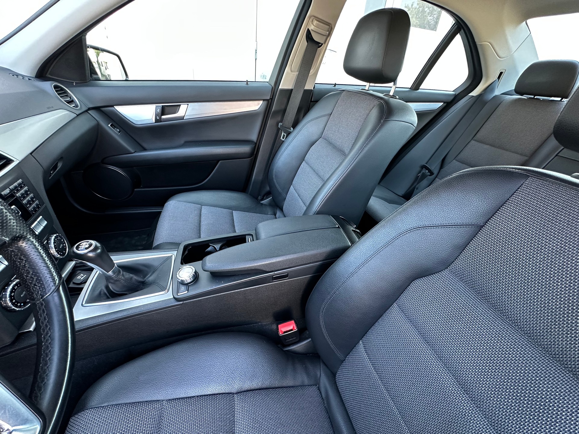 MERCEDES-BENZ C 200 Avantgarde-image-22