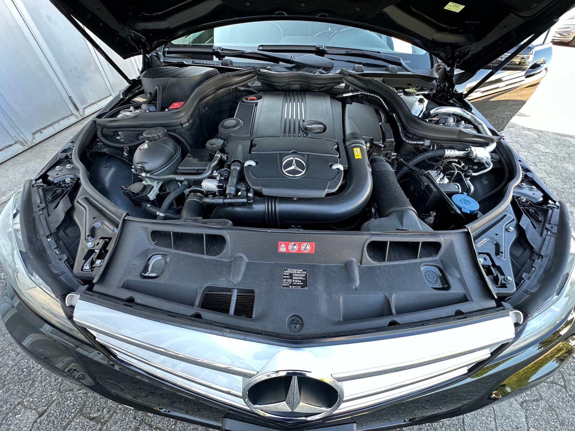 MERCEDES-BENZ C 200 Avantgarde-image-29