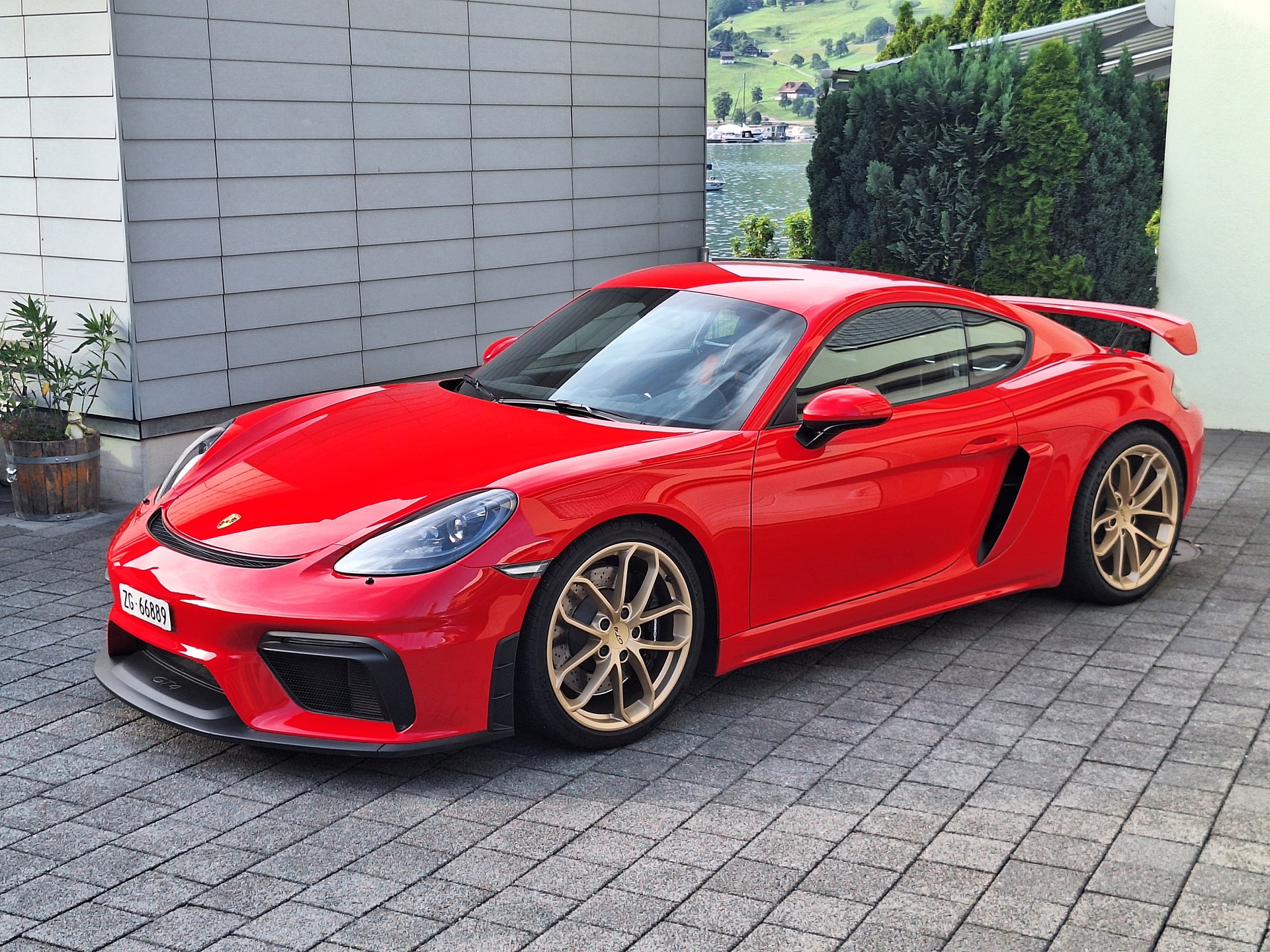 PORSCHE 4.0 GT4-image-0