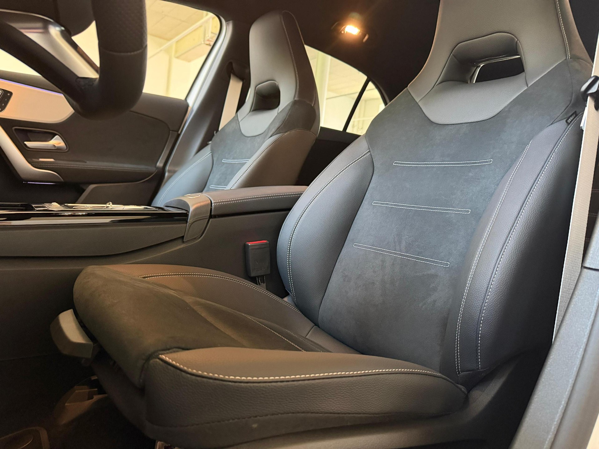 MERCEDES-BENZ A 220 4Matic 8G-DCT-image-10