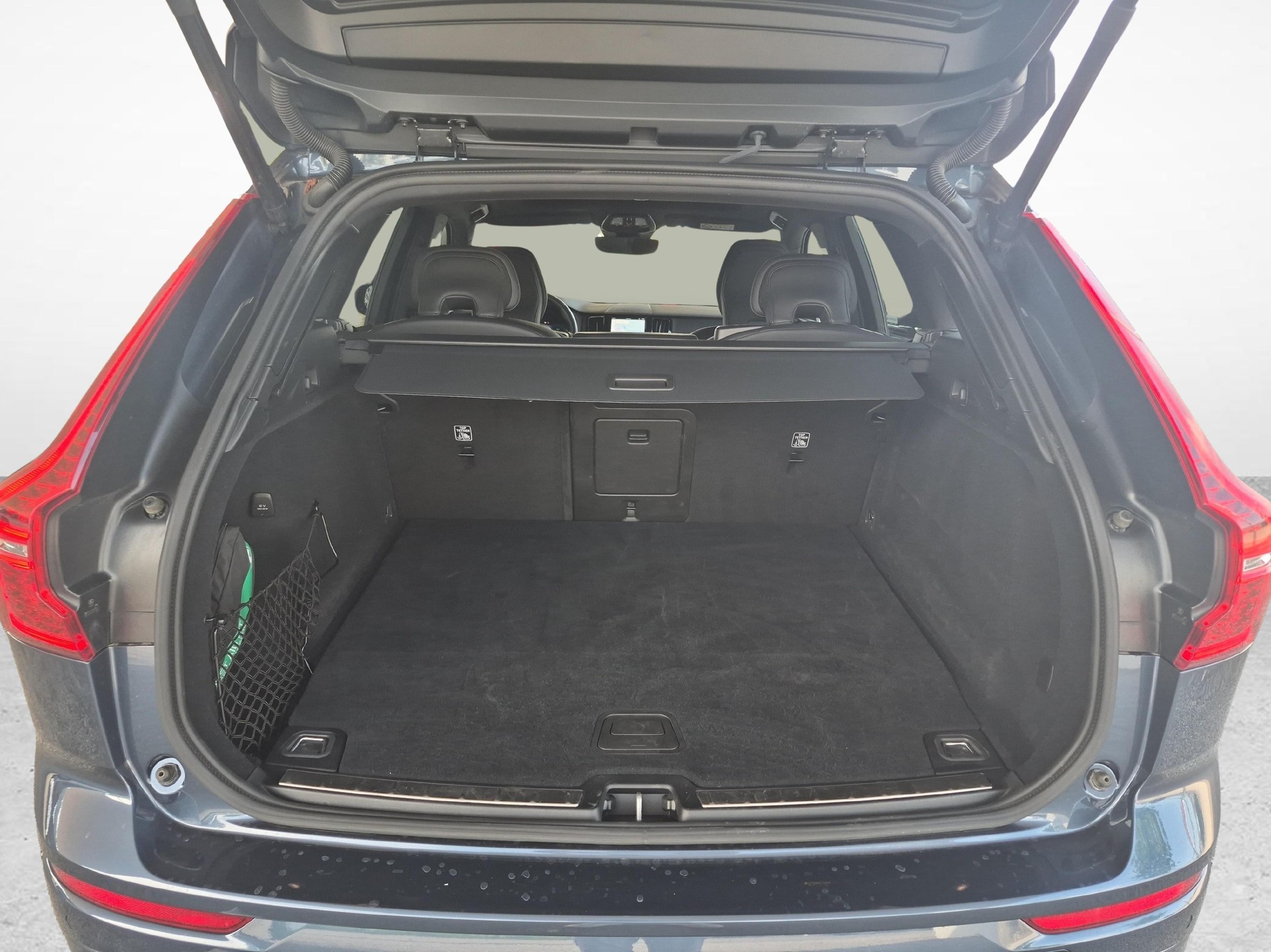 VOLVO XC60 2.0 T8 TE Plus Dark eAWD / ab 3,99% Leasing bei Abschluss einer Protect Autoversicherung-image-12