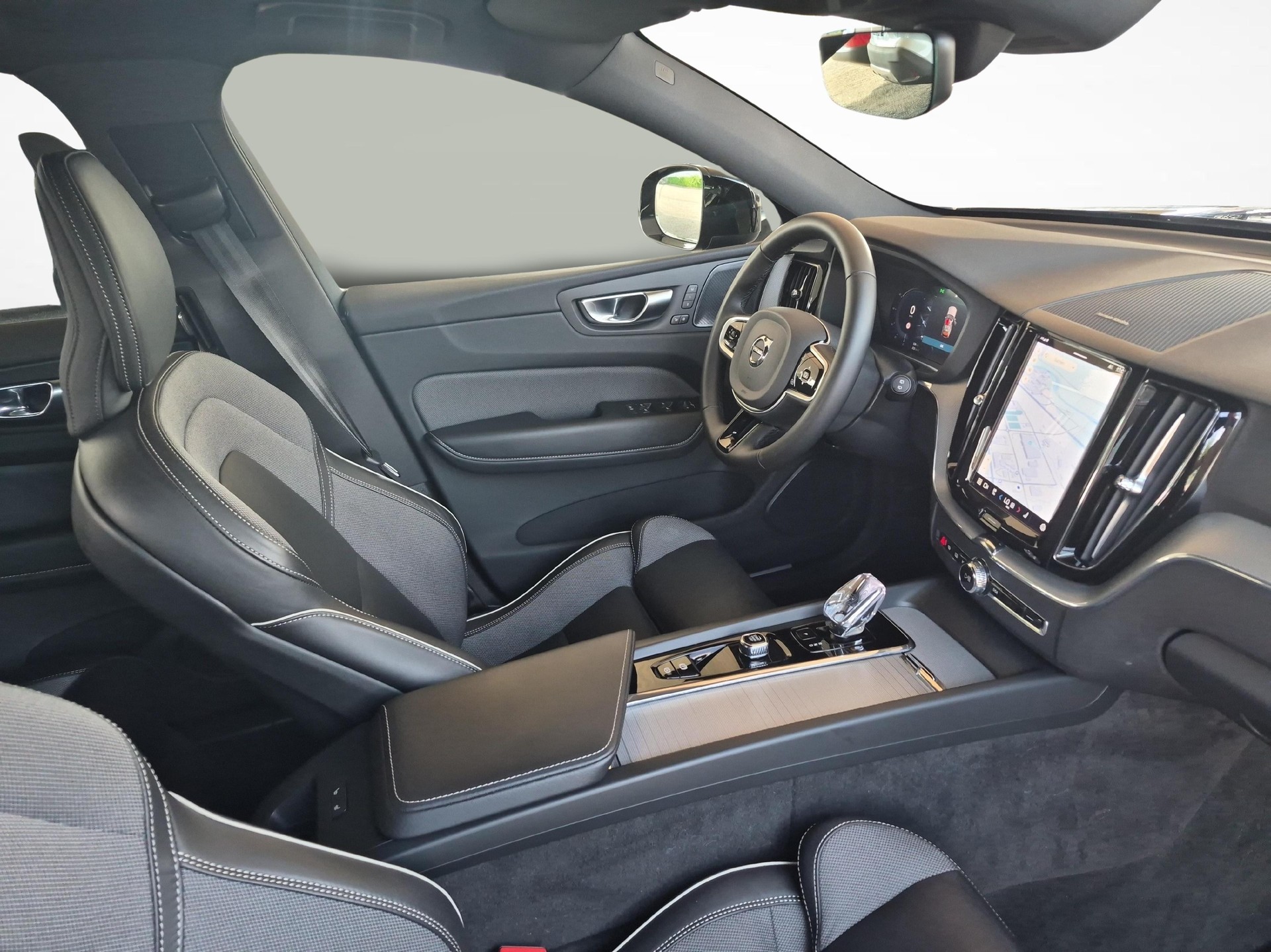VOLVO XC60 2.0 T8 TE Plus Dark eAWD / ab 3,99% Leasing bei Abschluss einer Protect Autoversicherung-image-10