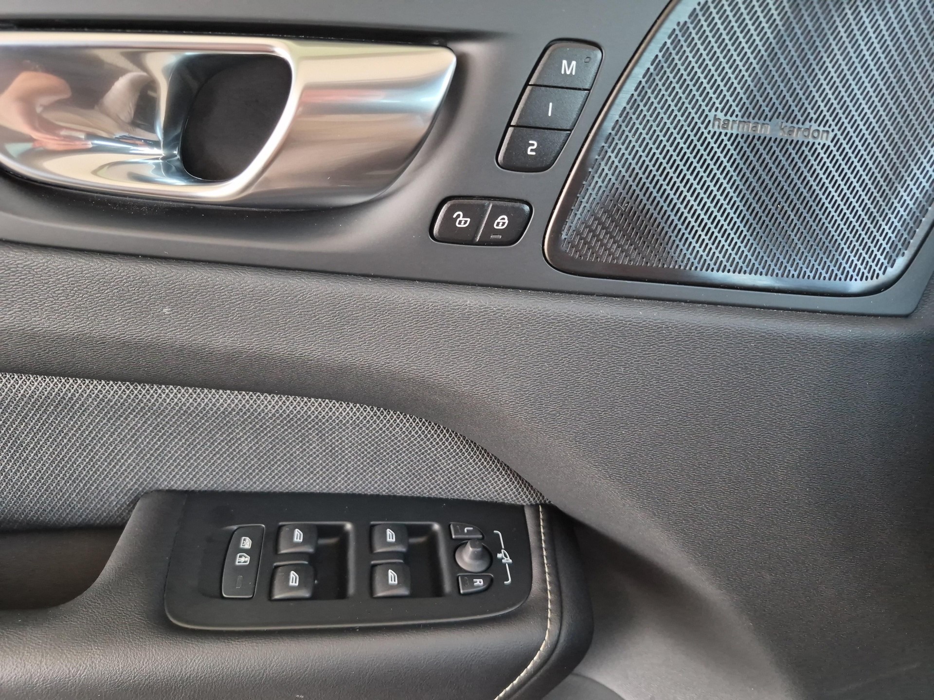 VOLVO XC60 2.0 T8 TE Plus Dark eAWD / ab 3,99% Leasing bei Abschluss einer Protect Autoversicherung-image-17