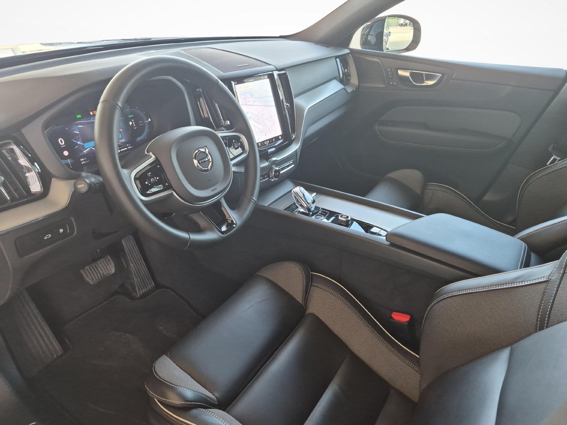 VOLVO XC60 2.0 T8 TE Plus Dark eAWD / ab 3,99% Leasing bei Abschluss einer Protect Autoversicherung-image-13