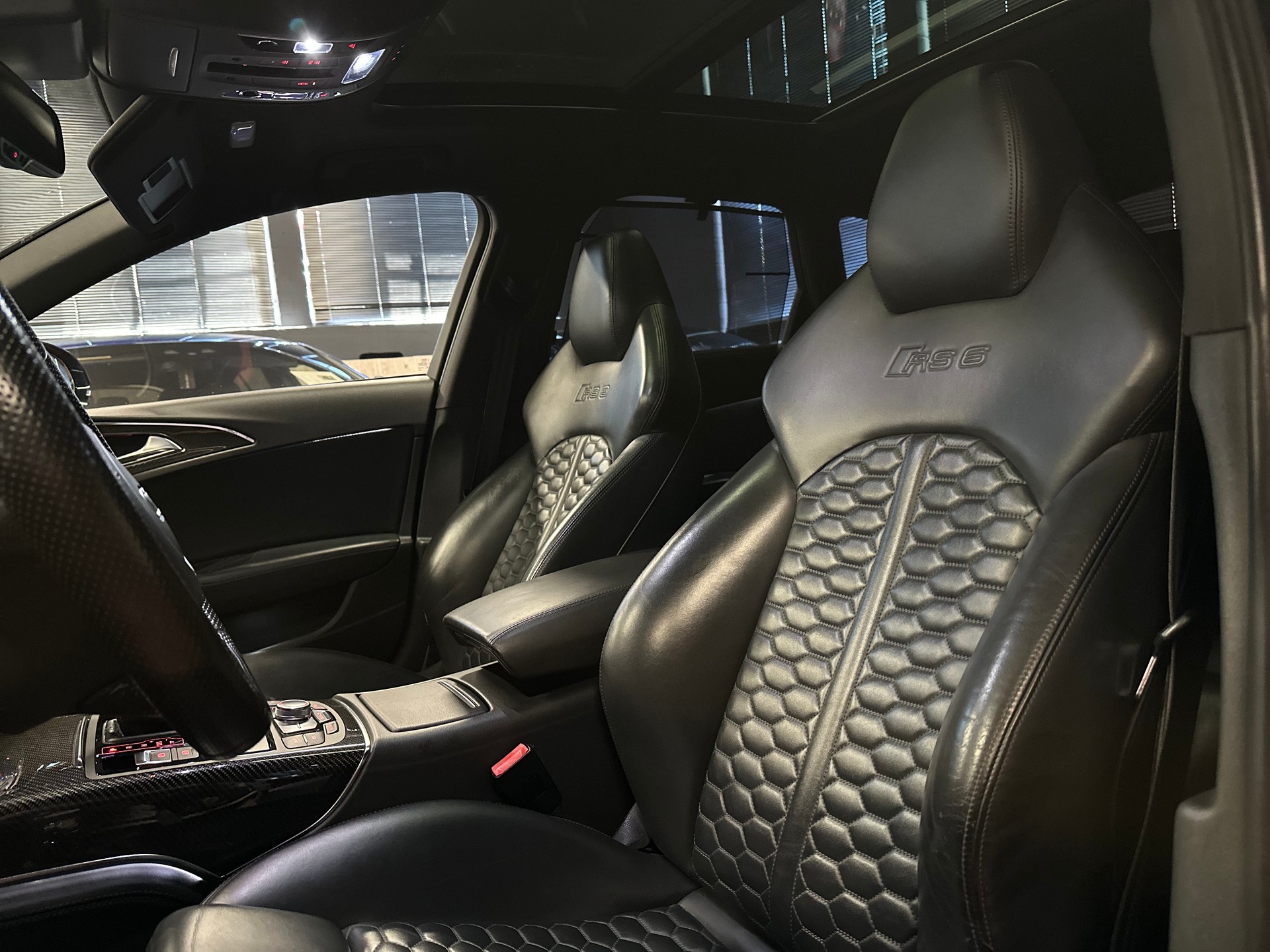 AUDI RS6 Avant 4.0 TFSI V8 quattro Tiptronic-image-22
