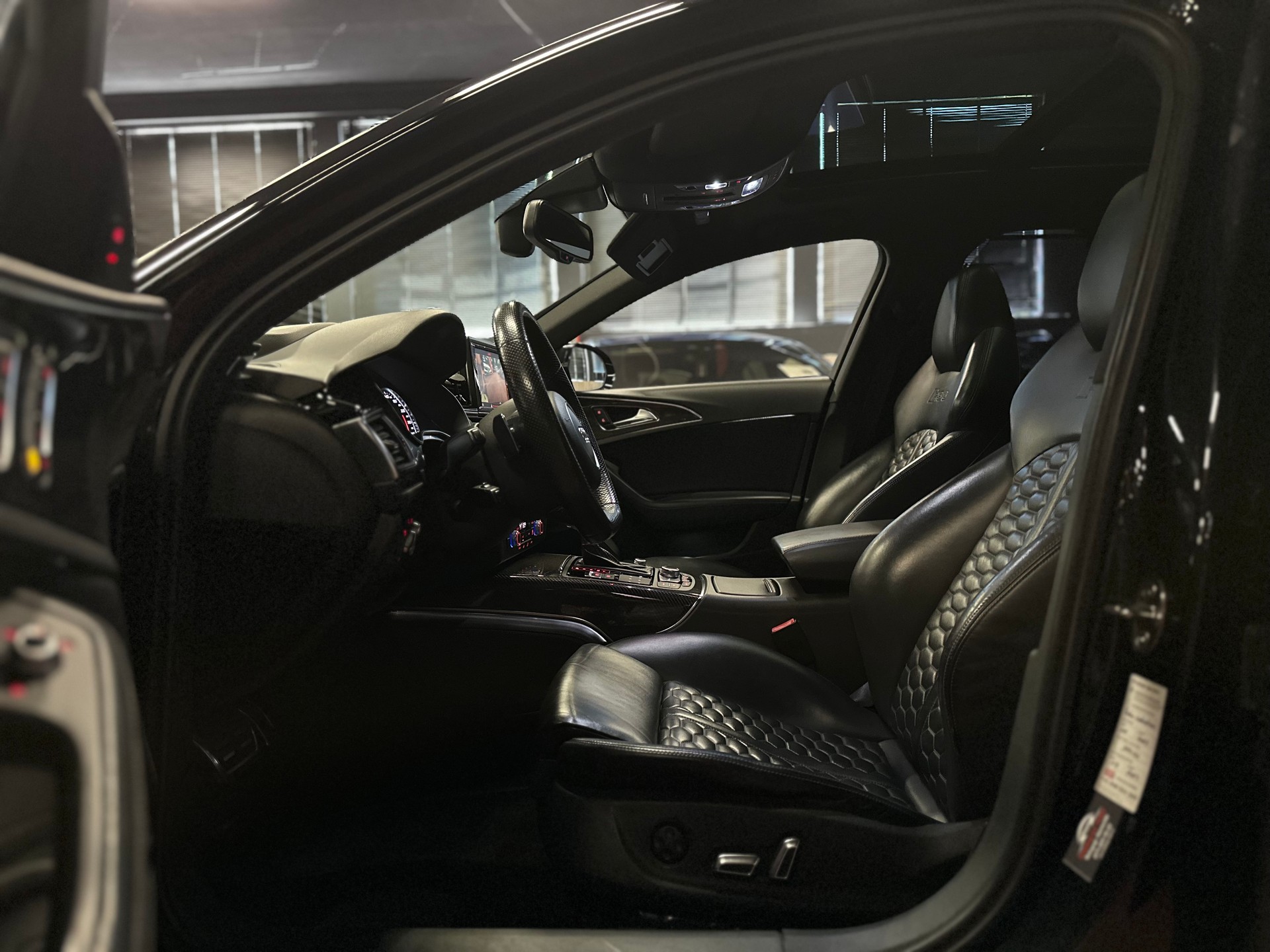 AUDI RS6 Avant 4.0 TFSI V8 quattro Tiptronic-image-17