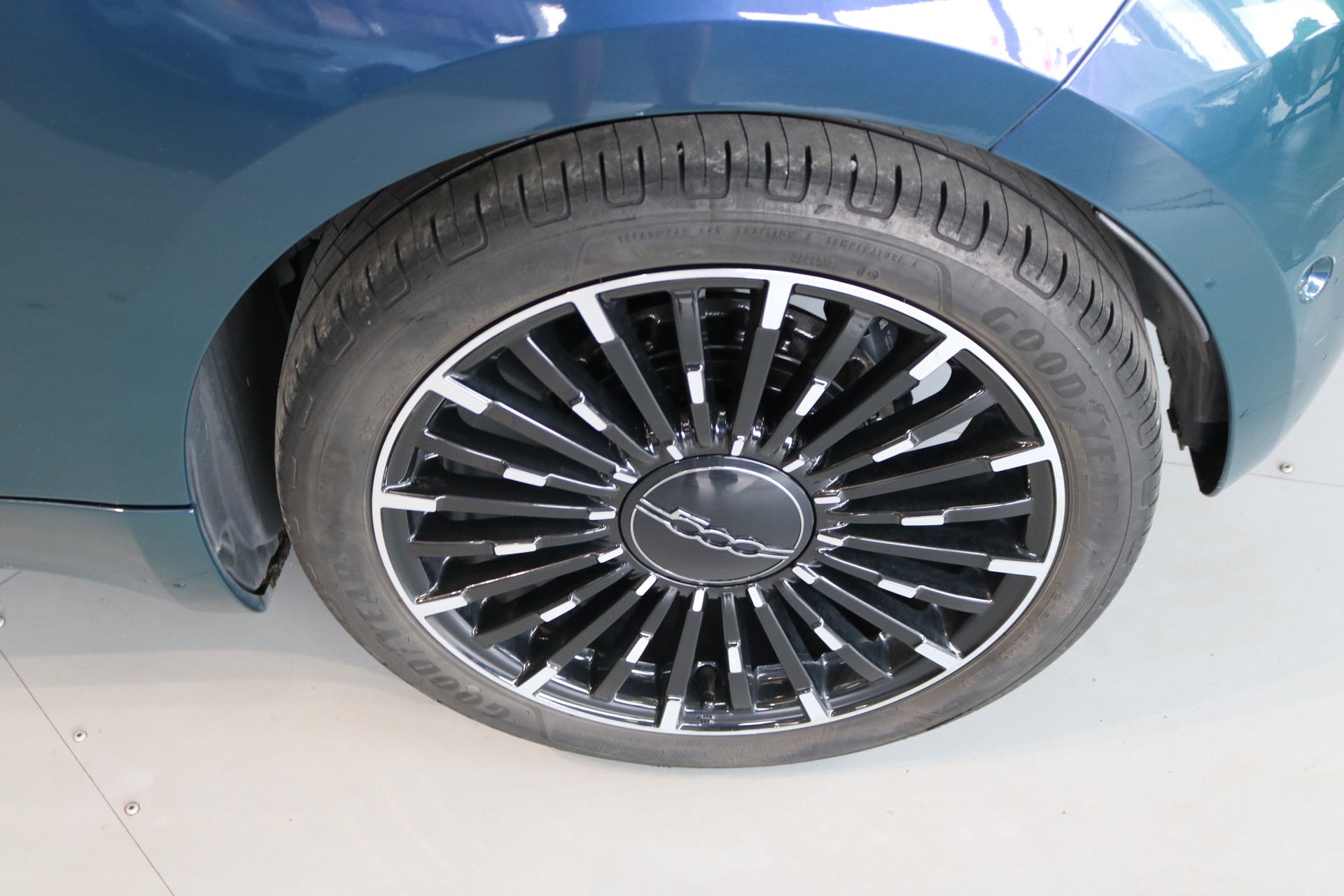 FIAT 500 electric 87 kW La Prima-image-28