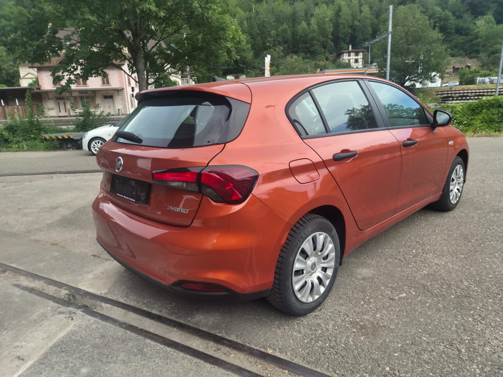 FIAT Tipo Hybrid 1.5 Swiss Edition Cross-image-1