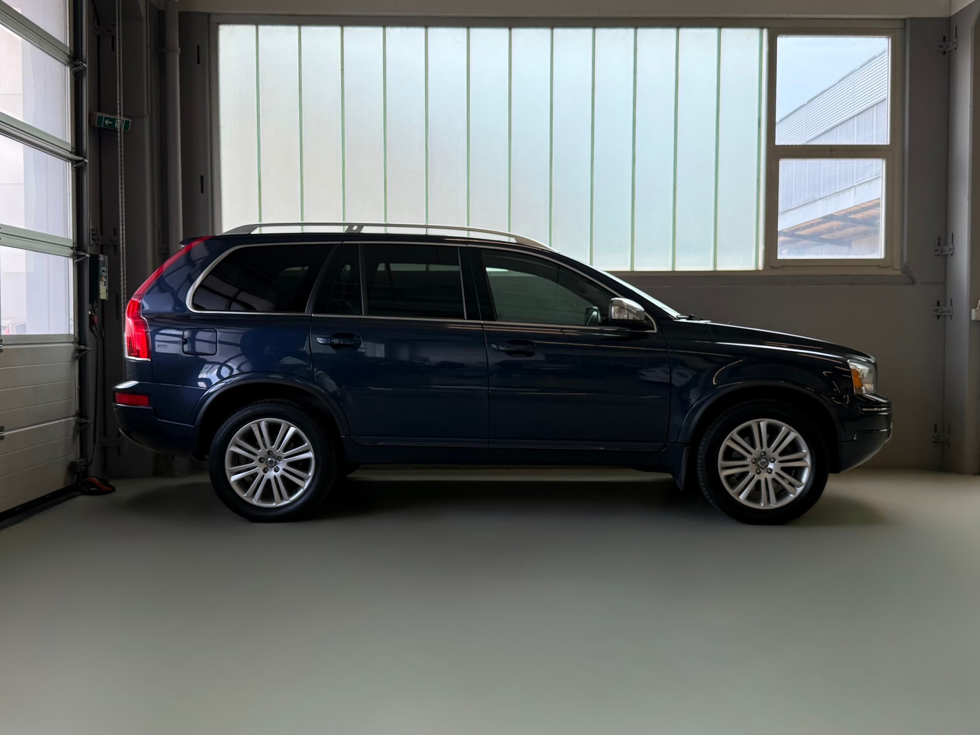 VOLVO XC90 D5 AWD Summum Geartronic-image-3