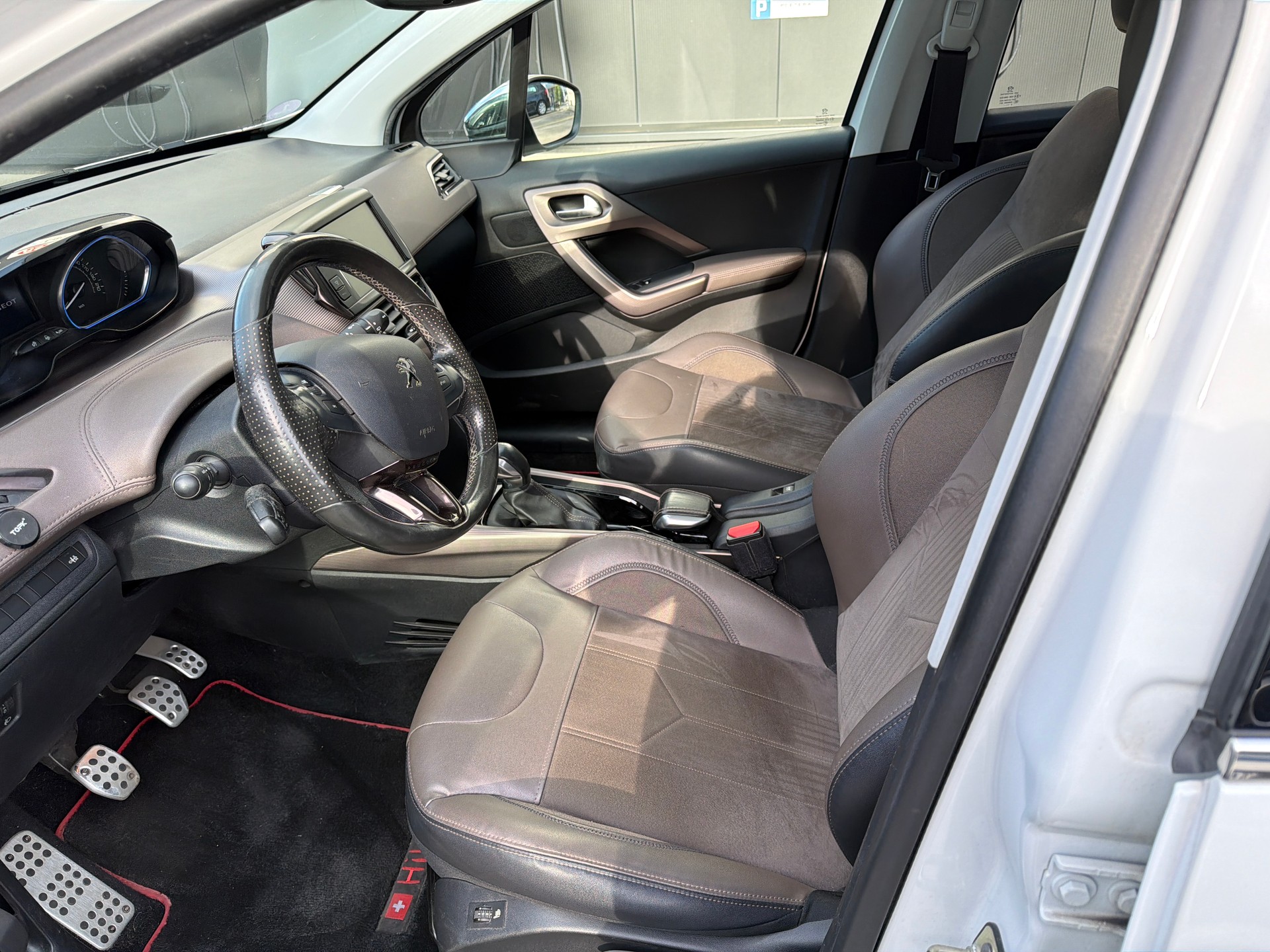 PEUGEOT 2008 1.6 VTI Féline-image-9