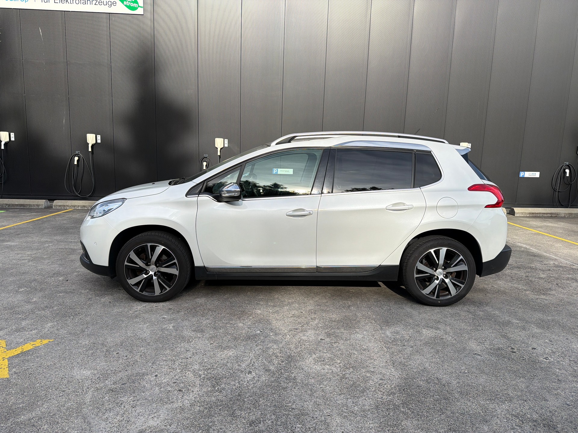 PEUGEOT 2008 1.6 VTI Féline-image-0