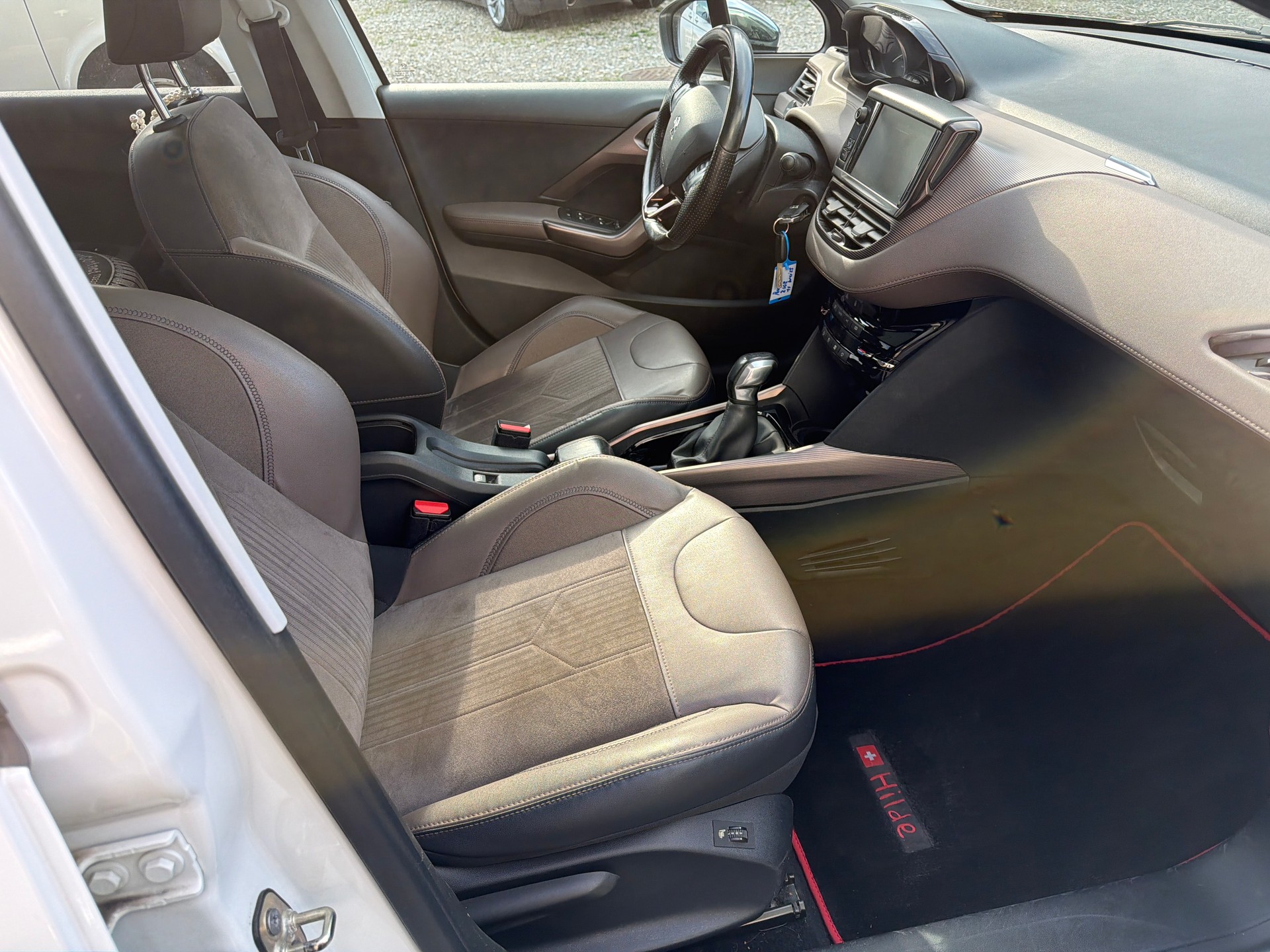 PEUGEOT 2008 1.6 VTI Féline-image-7