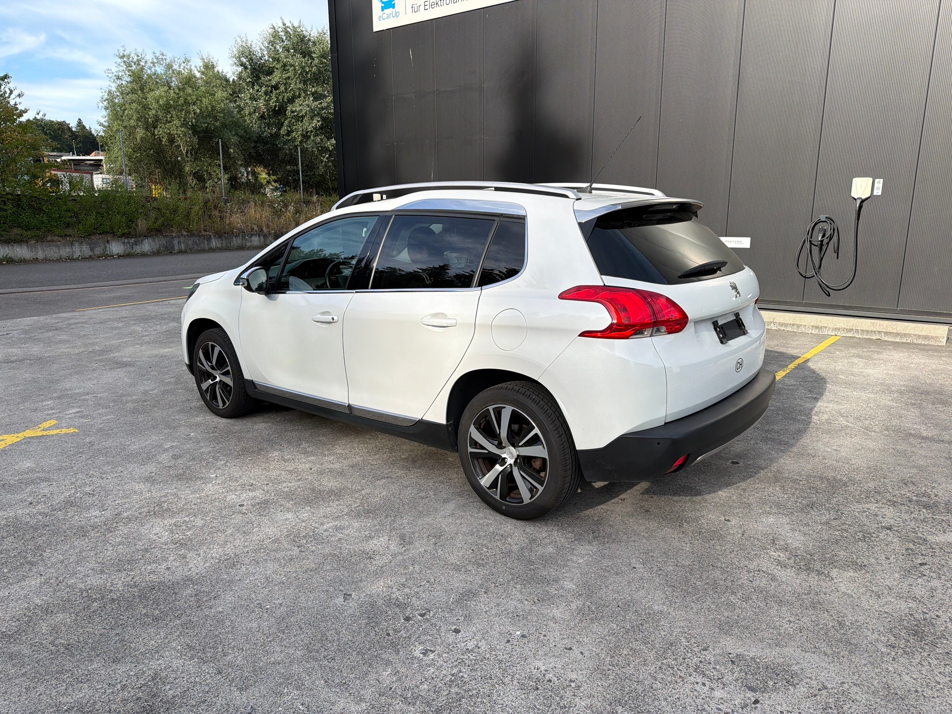 PEUGEOT 2008 1.6 VTI Féline-image-1