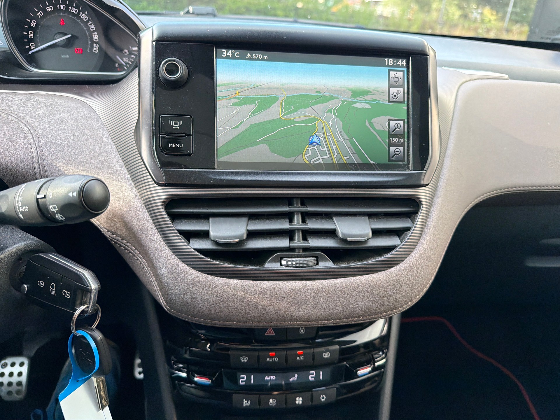 PEUGEOT 2008 1.6 VTI Féline-image-10