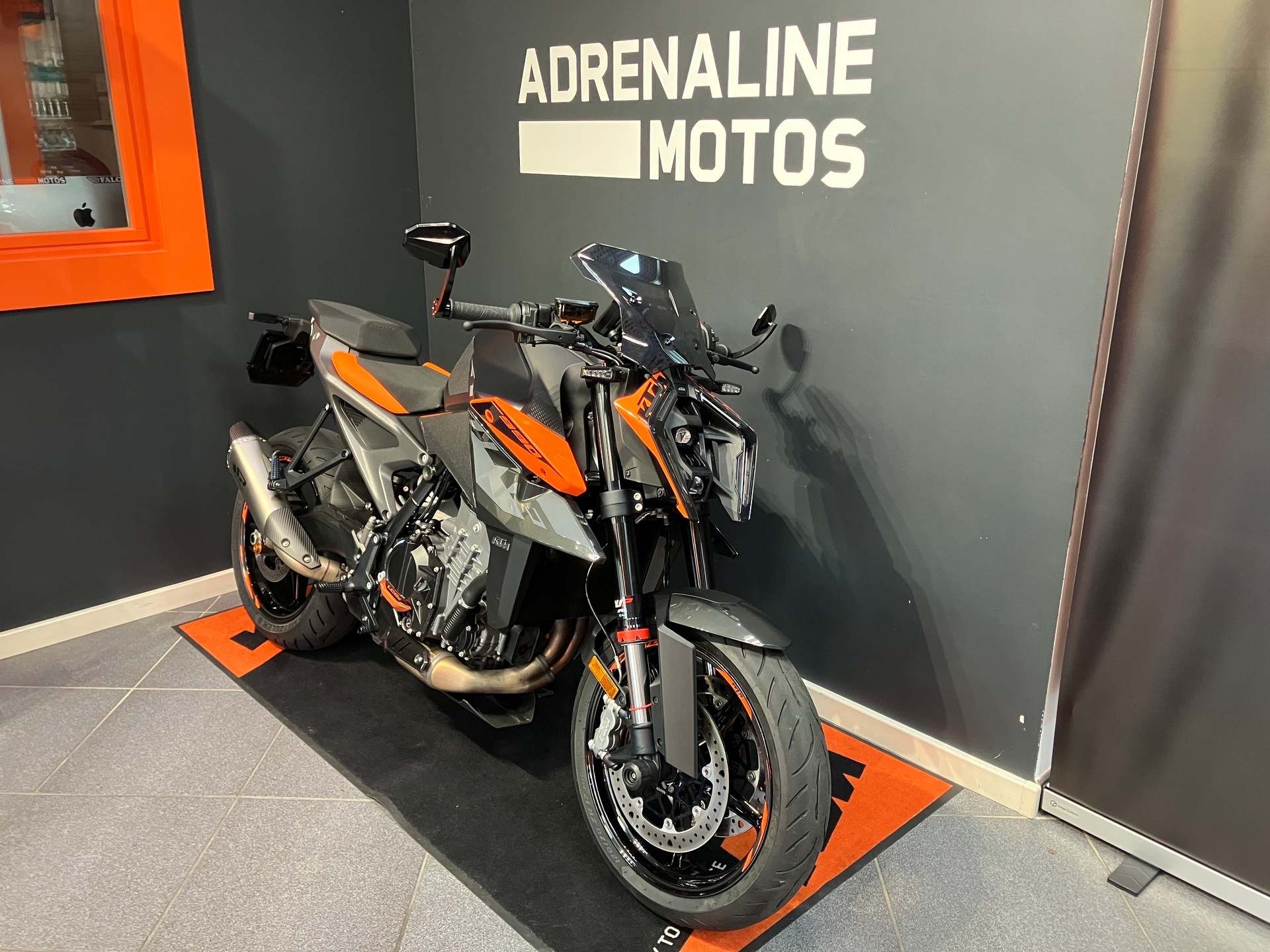 KTM 990 Duke-showroom-element-2