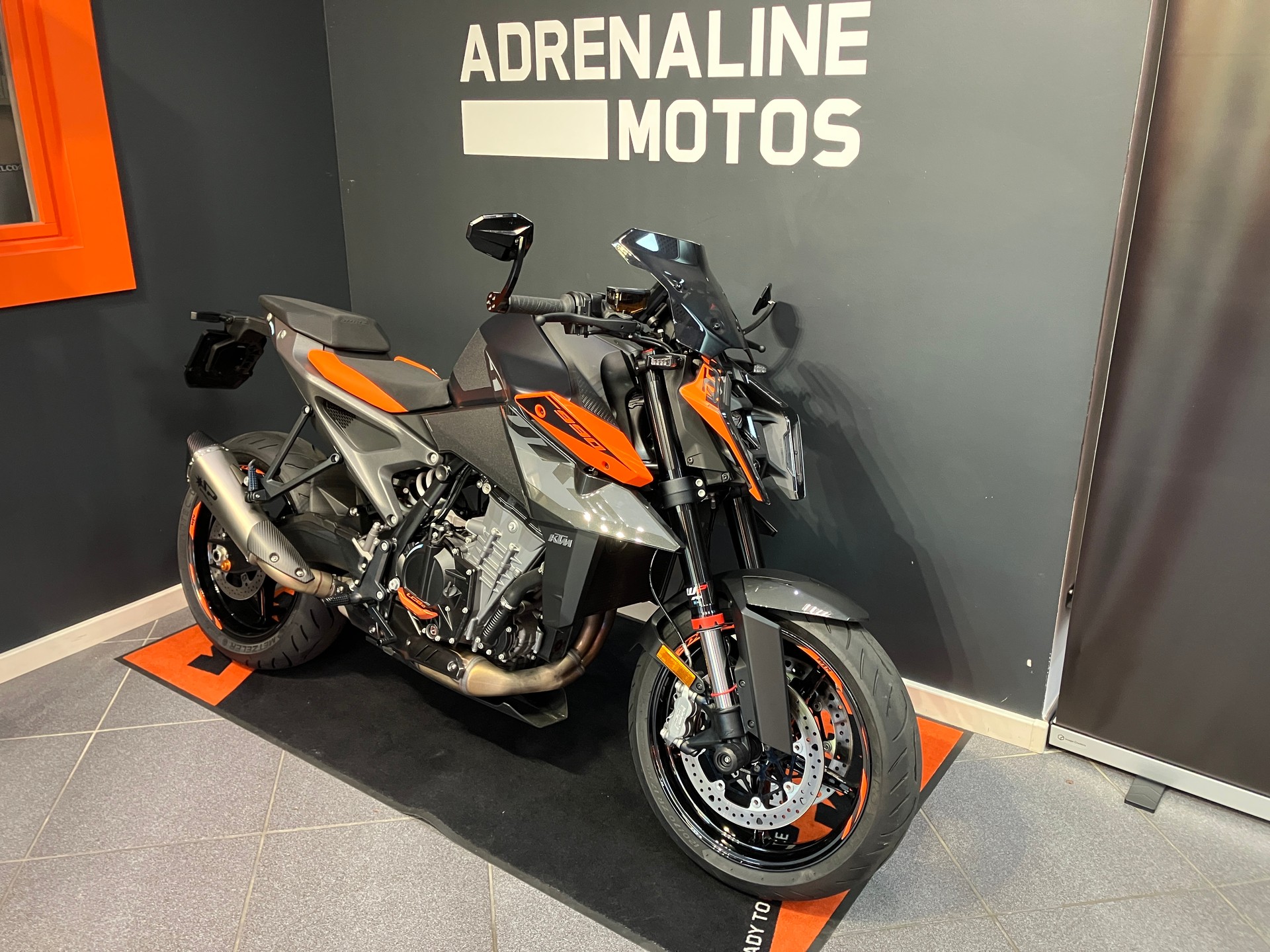 KTM 990 Duke-showroom-element-1