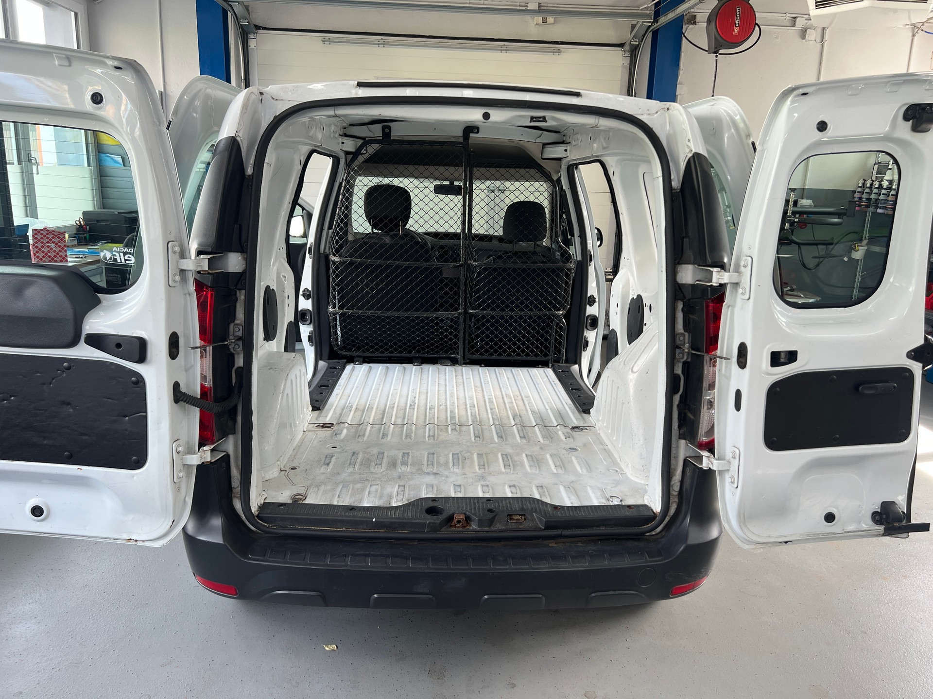DACIA Dokker Van TCe 115 S&S Ambiance-image-11