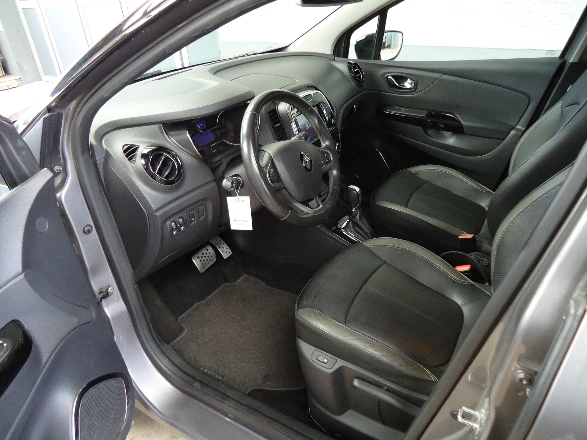 RENAULT Captur 1.2 T 16V Swiss Edition EDC-image-4
