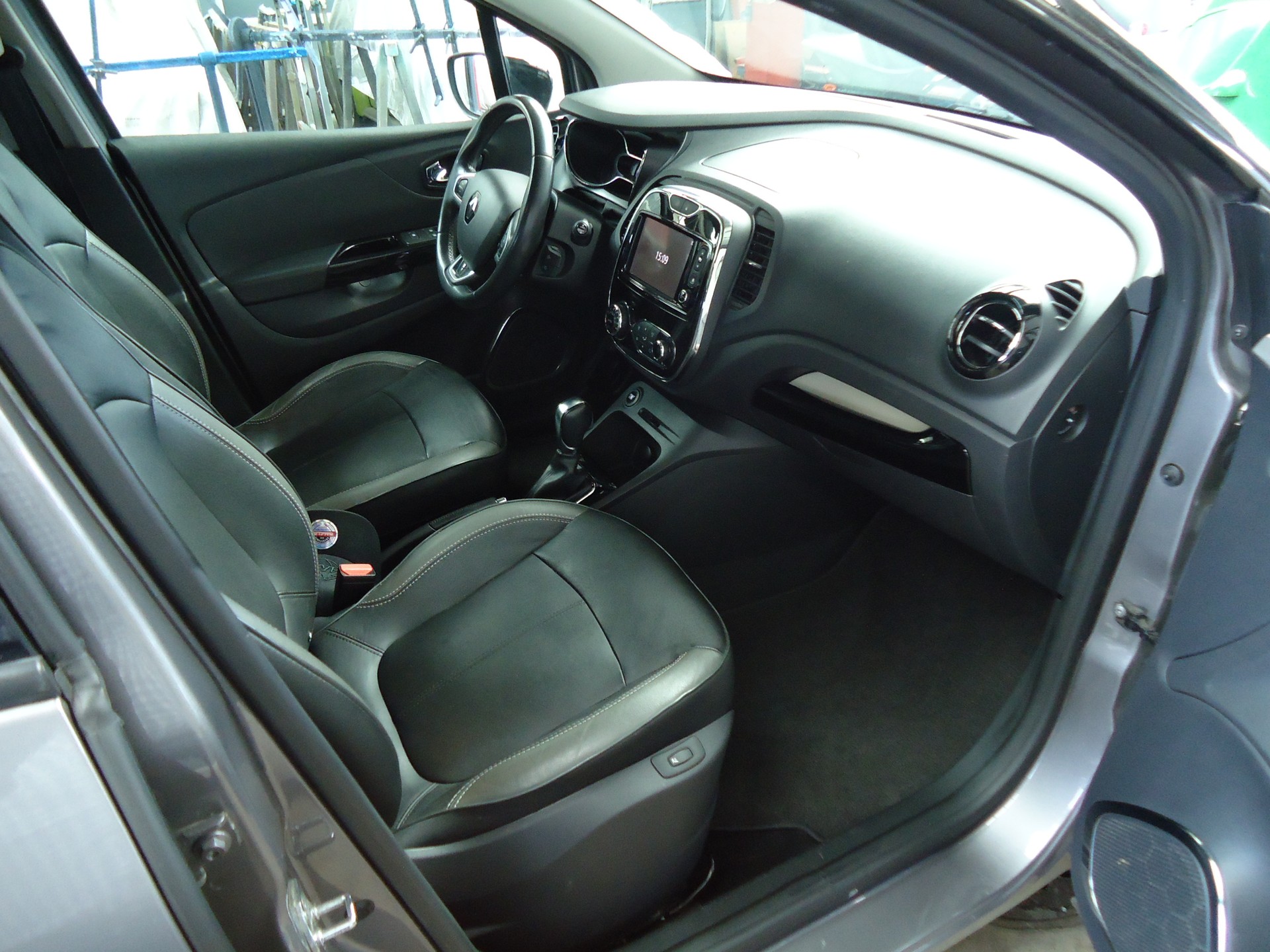 RENAULT Captur 1.2 T 16V Swiss Edition EDC-image-6