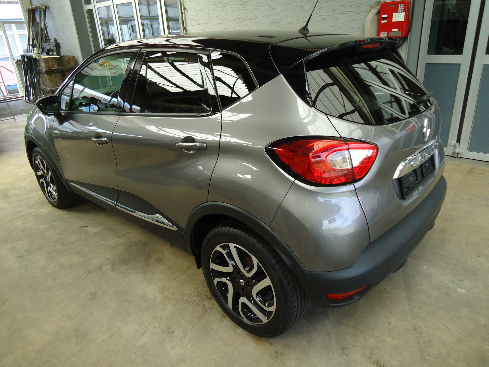 RENAULT Captur 1.2 T 16V Swiss Edition EDC-image-2