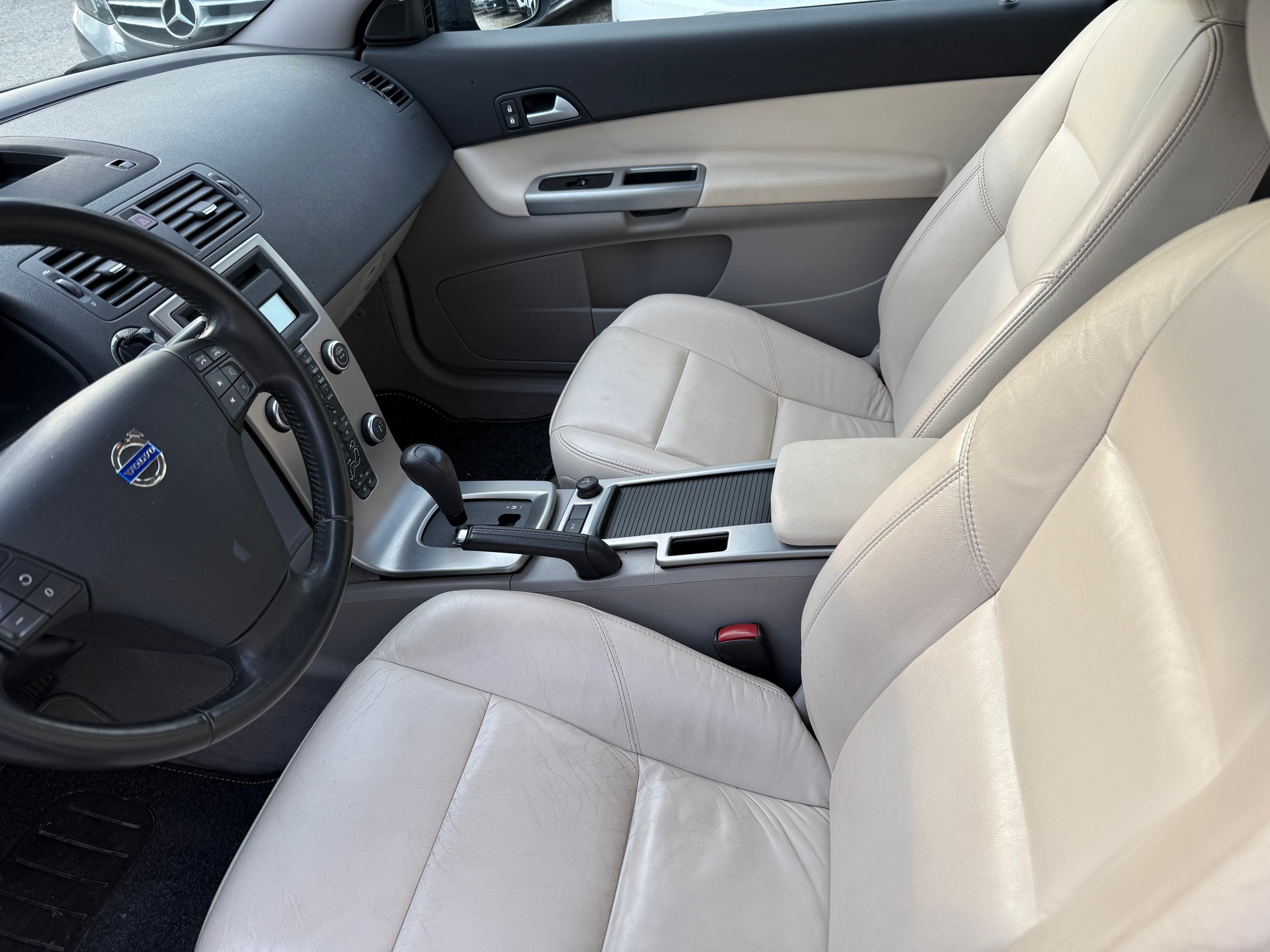 VOLVO C30 2.0D Momentum Powershift-image-6