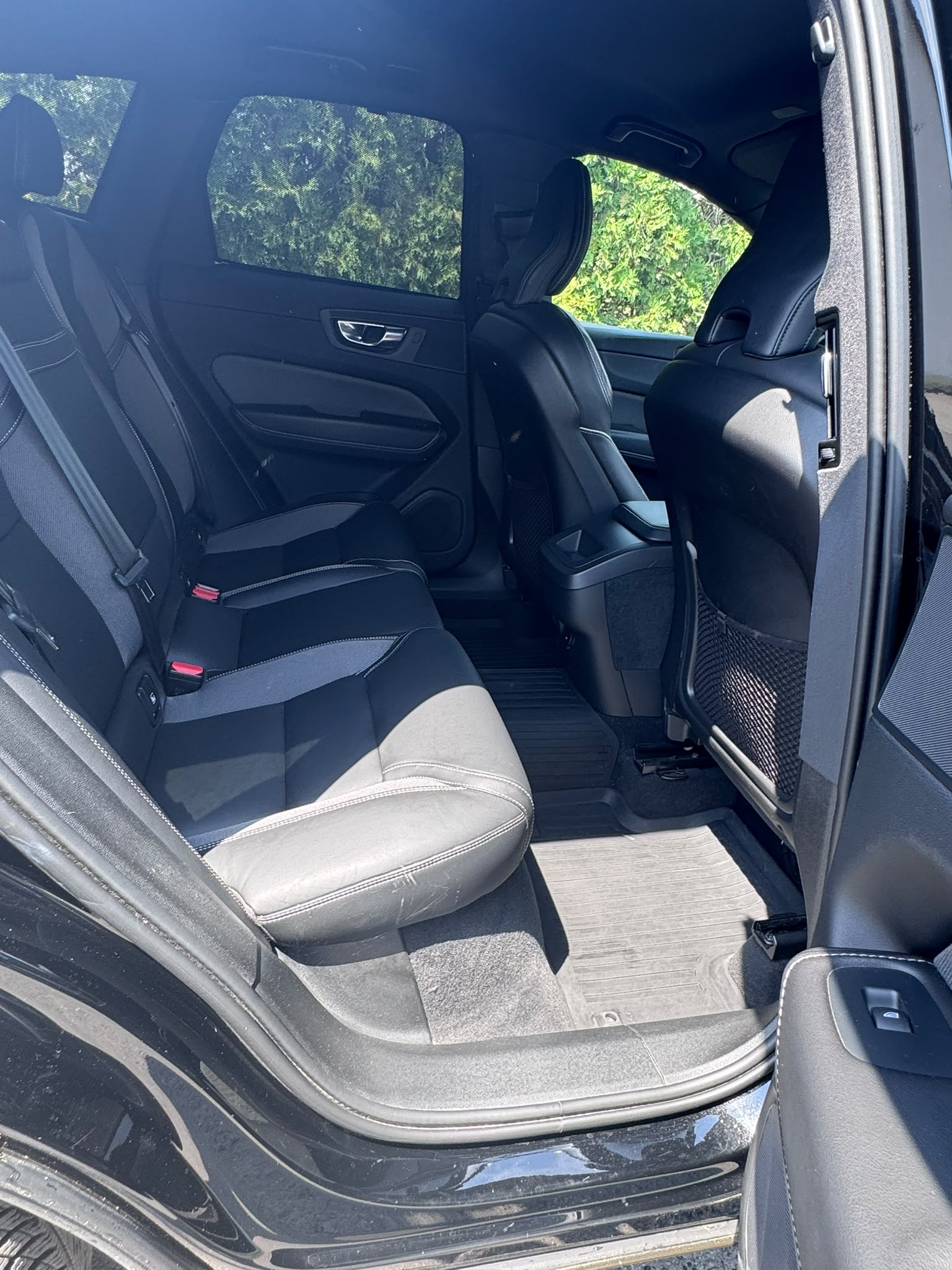 VOLVO XC60 B4 Diesel Mild Hybrid AWD R-Design Geartronic-image-10