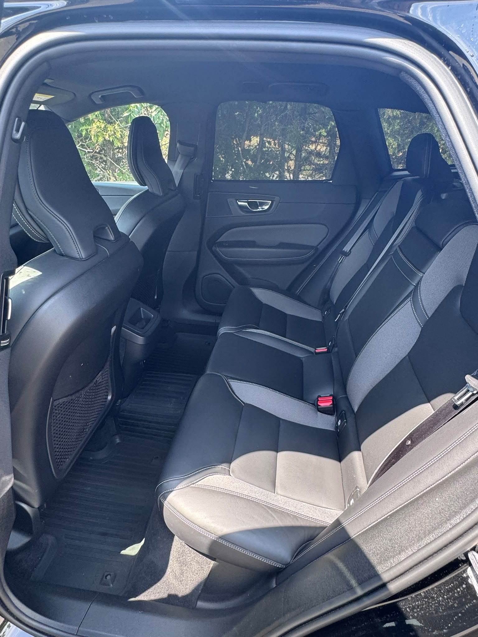 VOLVO XC60 B4 Diesel Mild Hybrid AWD R-Design Geartronic-image-9