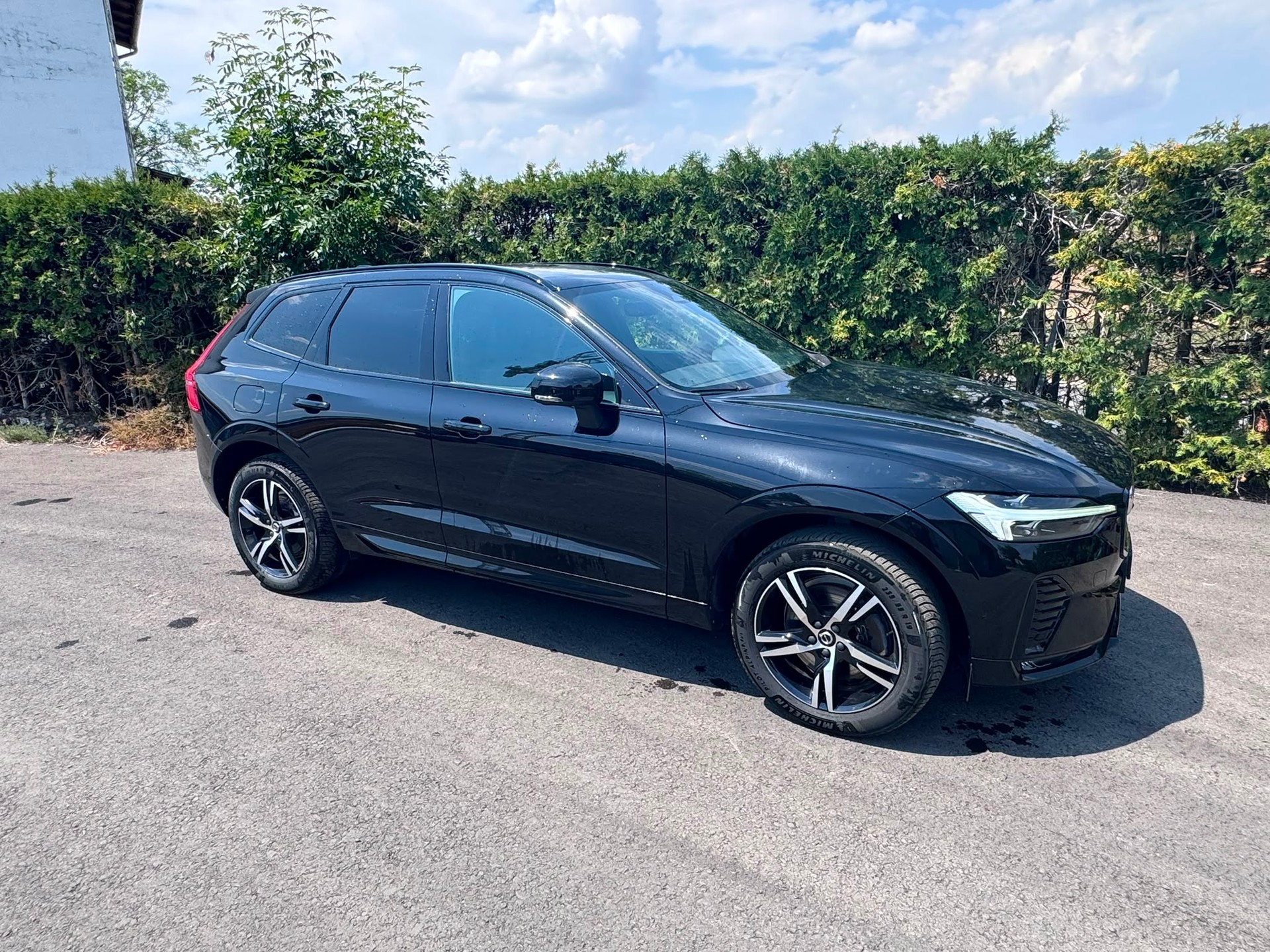 VOLVO XC60 B4 Diesel Mild Hybrid AWD R-Design Geartronic-image-2