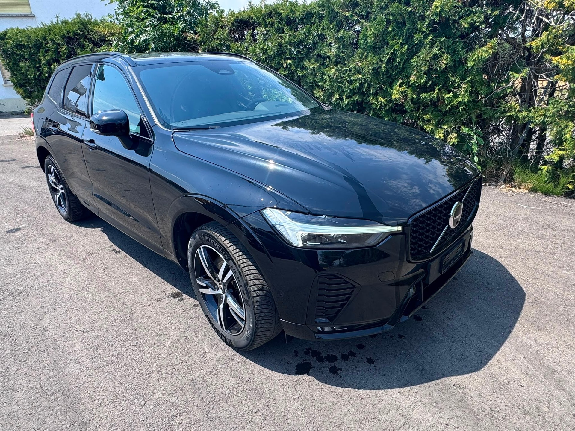 VOLVO XC60 B4 Diesel Mild Hybrid AWD R-Design Geartronic-image-0