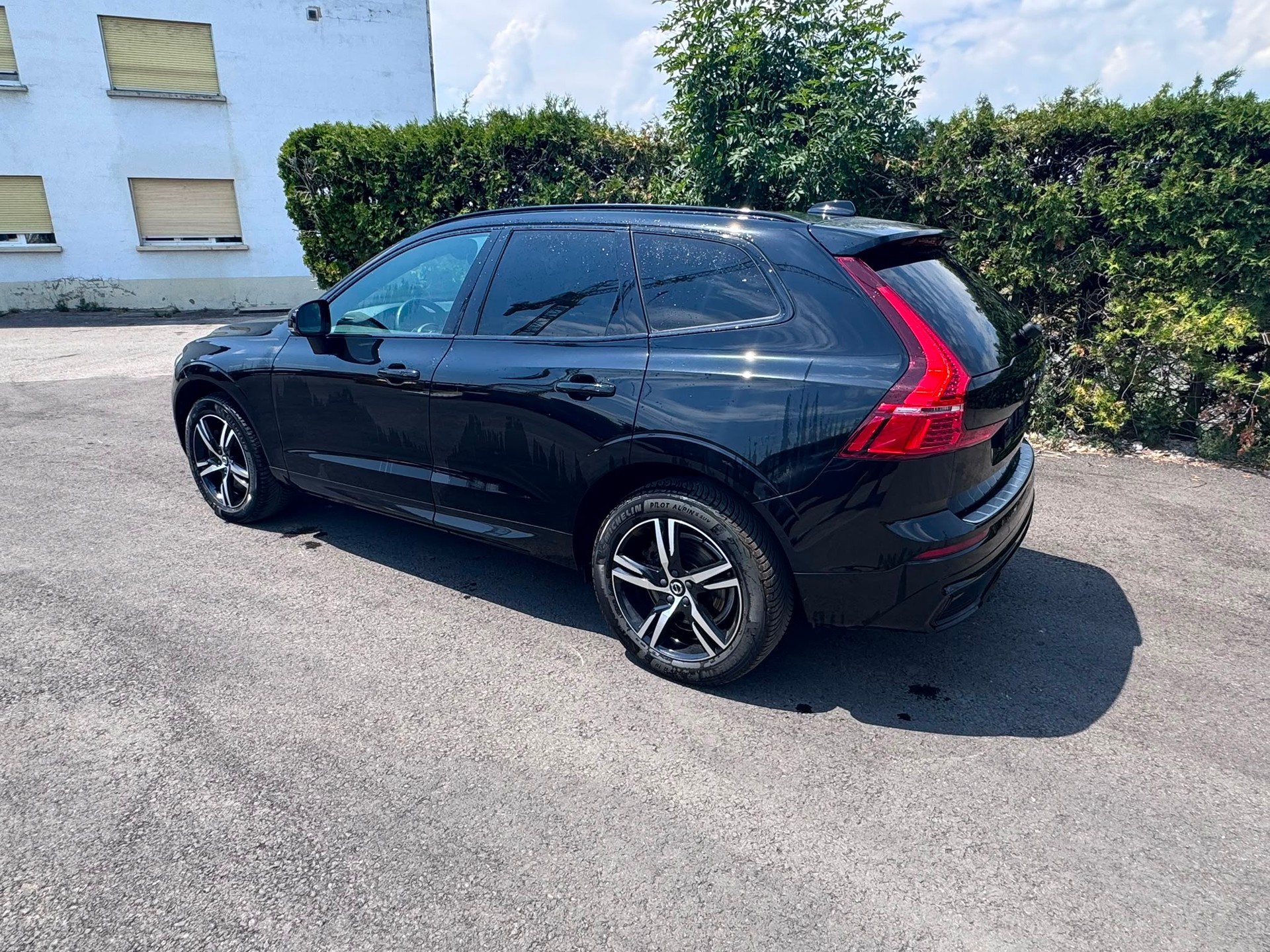 VOLVO XC60 B4 Diesel Mild Hybrid AWD R-Design Geartronic-image-4